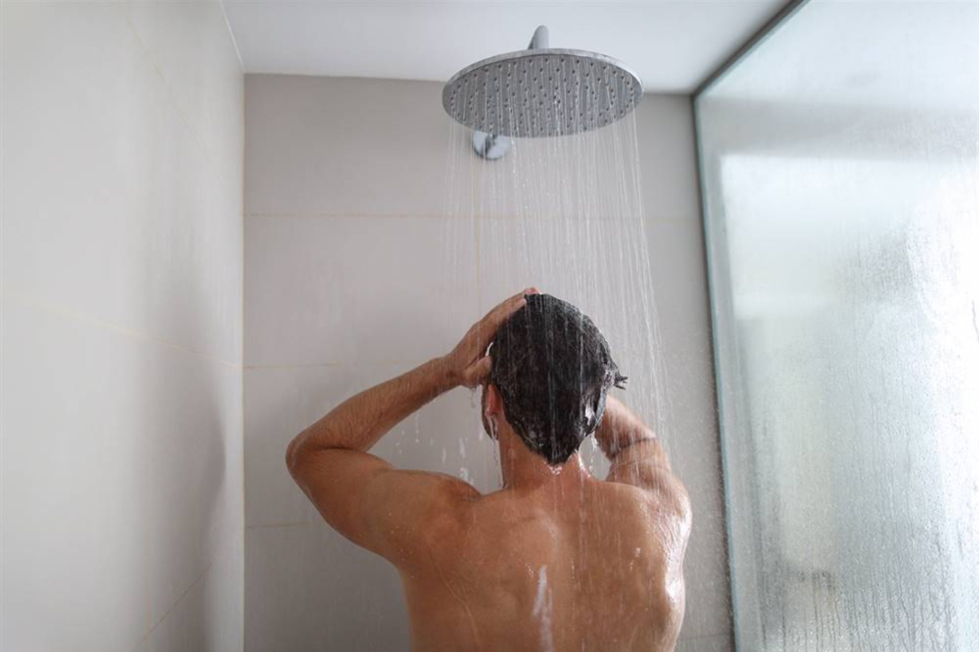 Qu es mejor ducharse con agua fra o con agua caliente?