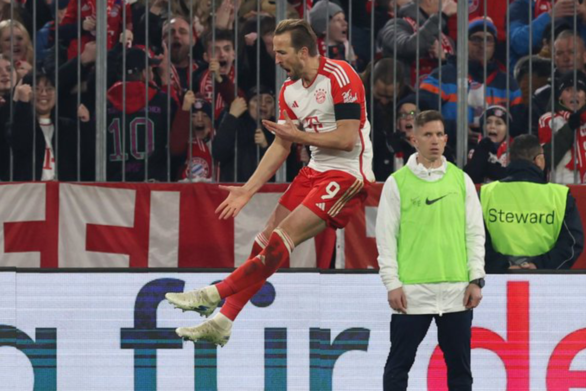 Harry Kane celebra el segundo y definitivo gol de la noche frente al Leipzig.