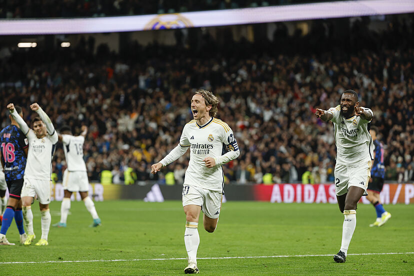 Modric celebra su gol ante el Sevilla.