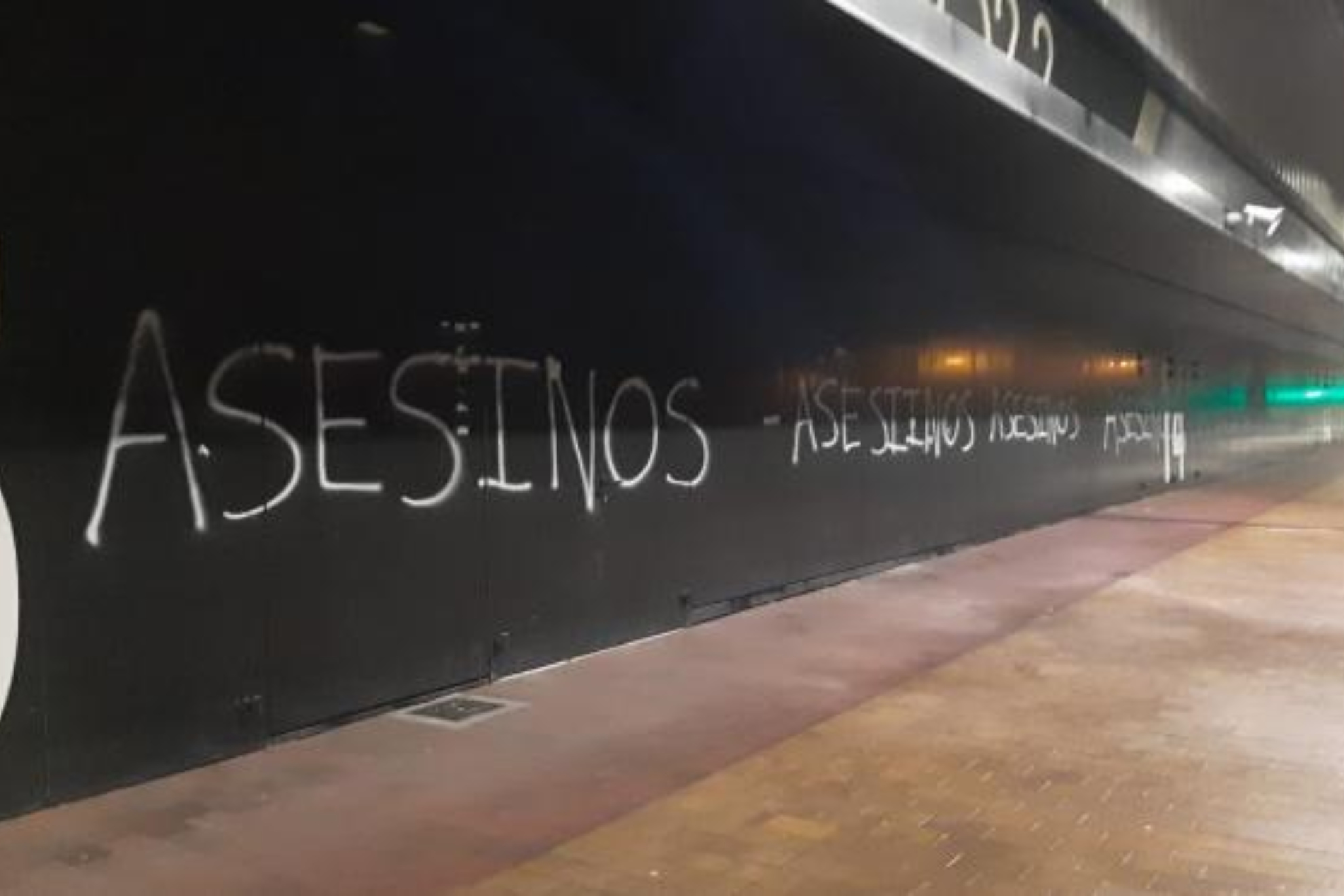 Aparecen pintadas de Asesinos en el estadio del Burgos CF, que condena la violencia