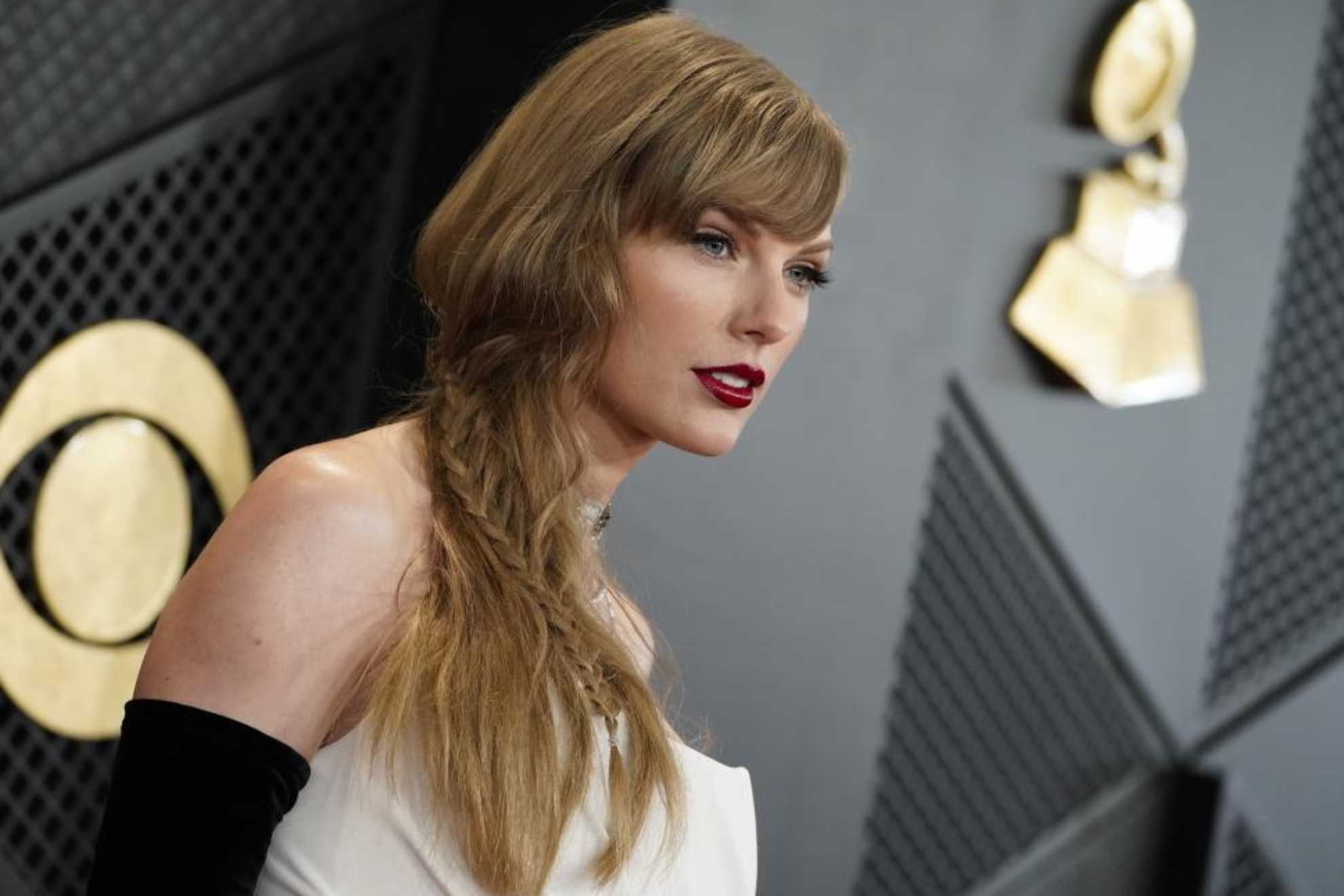 Investigan la supuesta agresin del padre de Taylor Swift a un paparazzi
