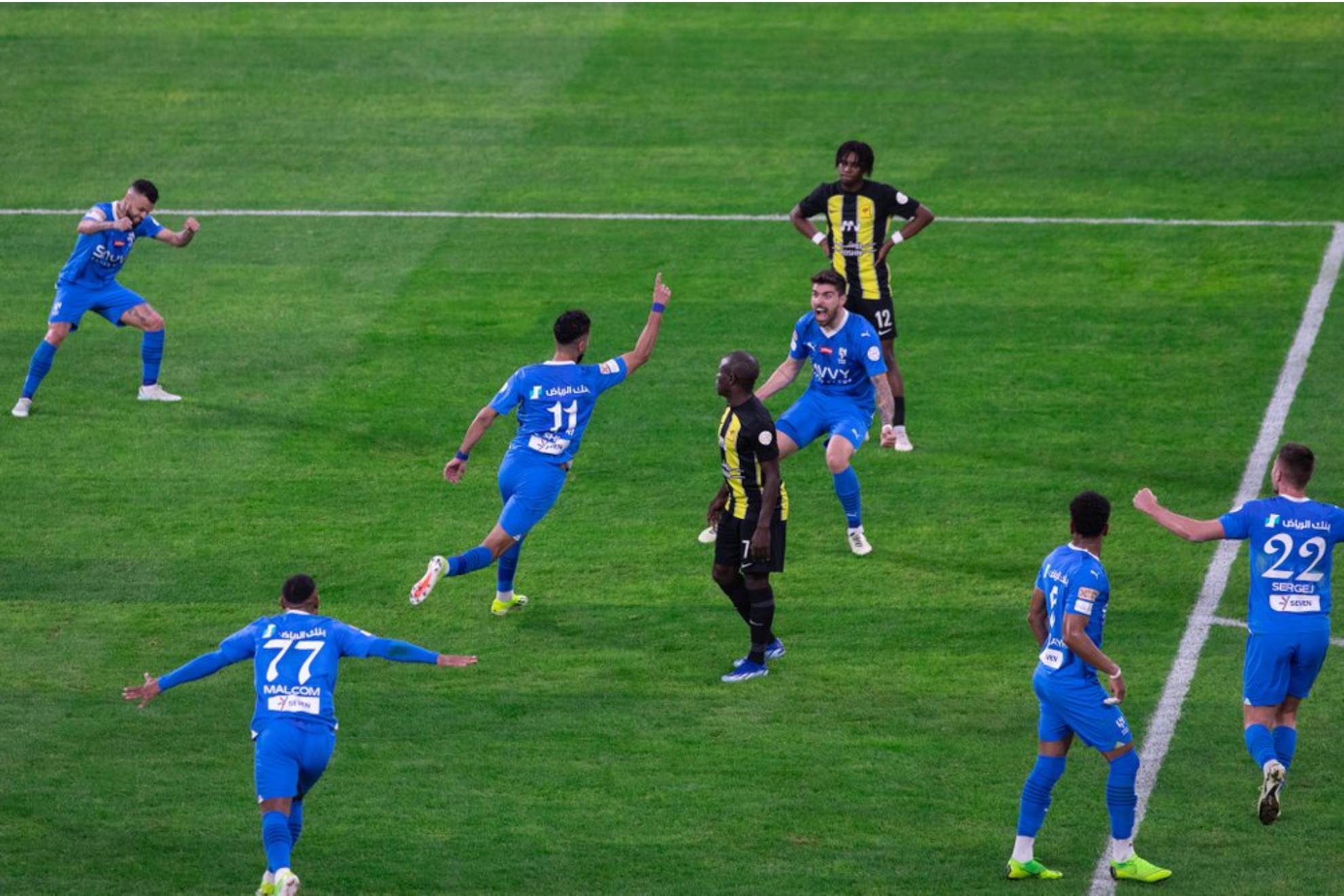Los jugadores del Al-Hilal celebran uno de los goles del partido ante Al-Ittihad