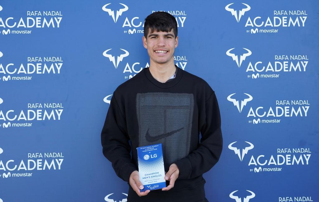 Un joven Alcaraz gana un torneo ITF en la Rafa Nadal Academy.
