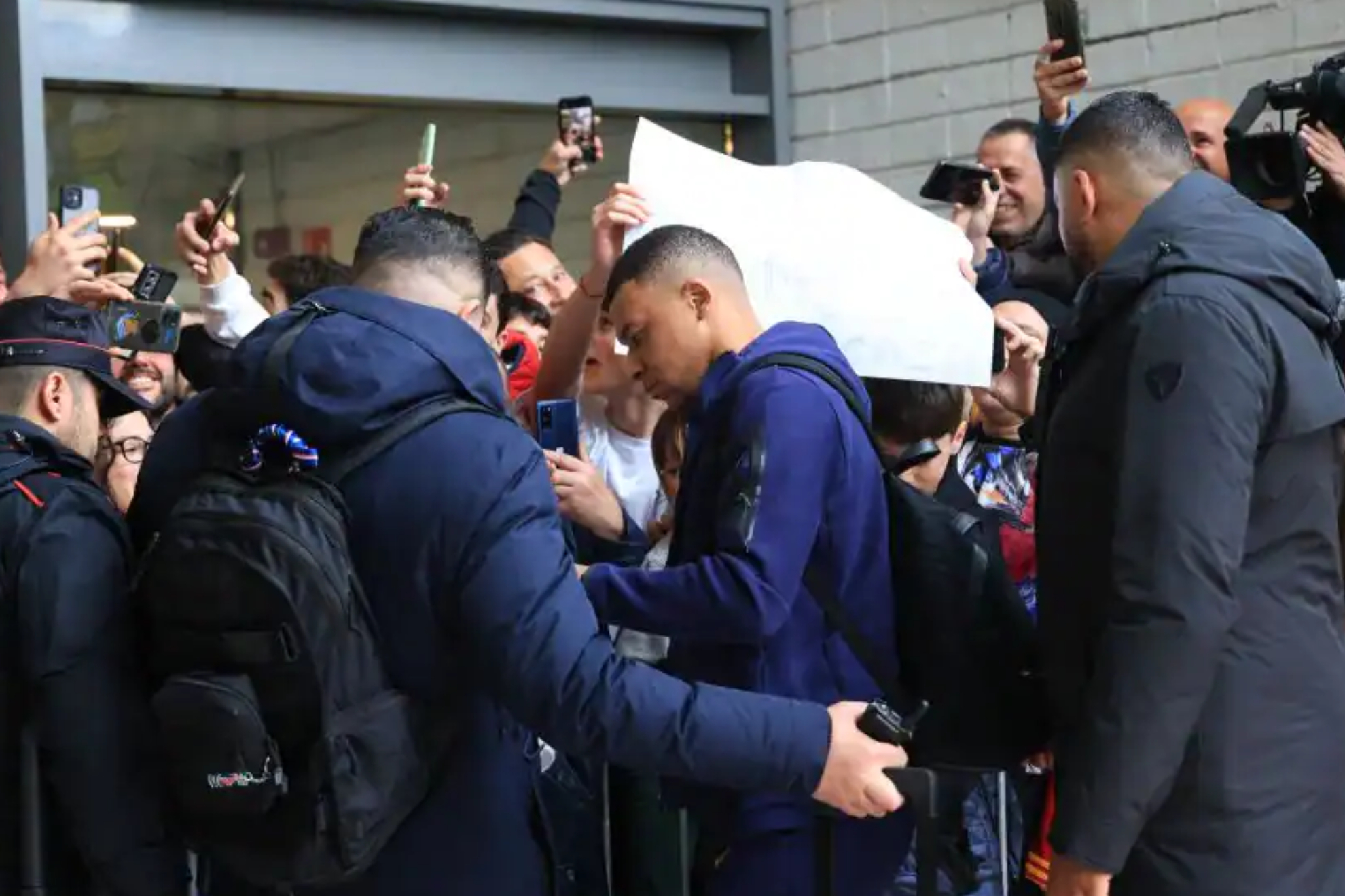 El Paris Saint-Germain de Mbapp� llega a San Sebasti�n