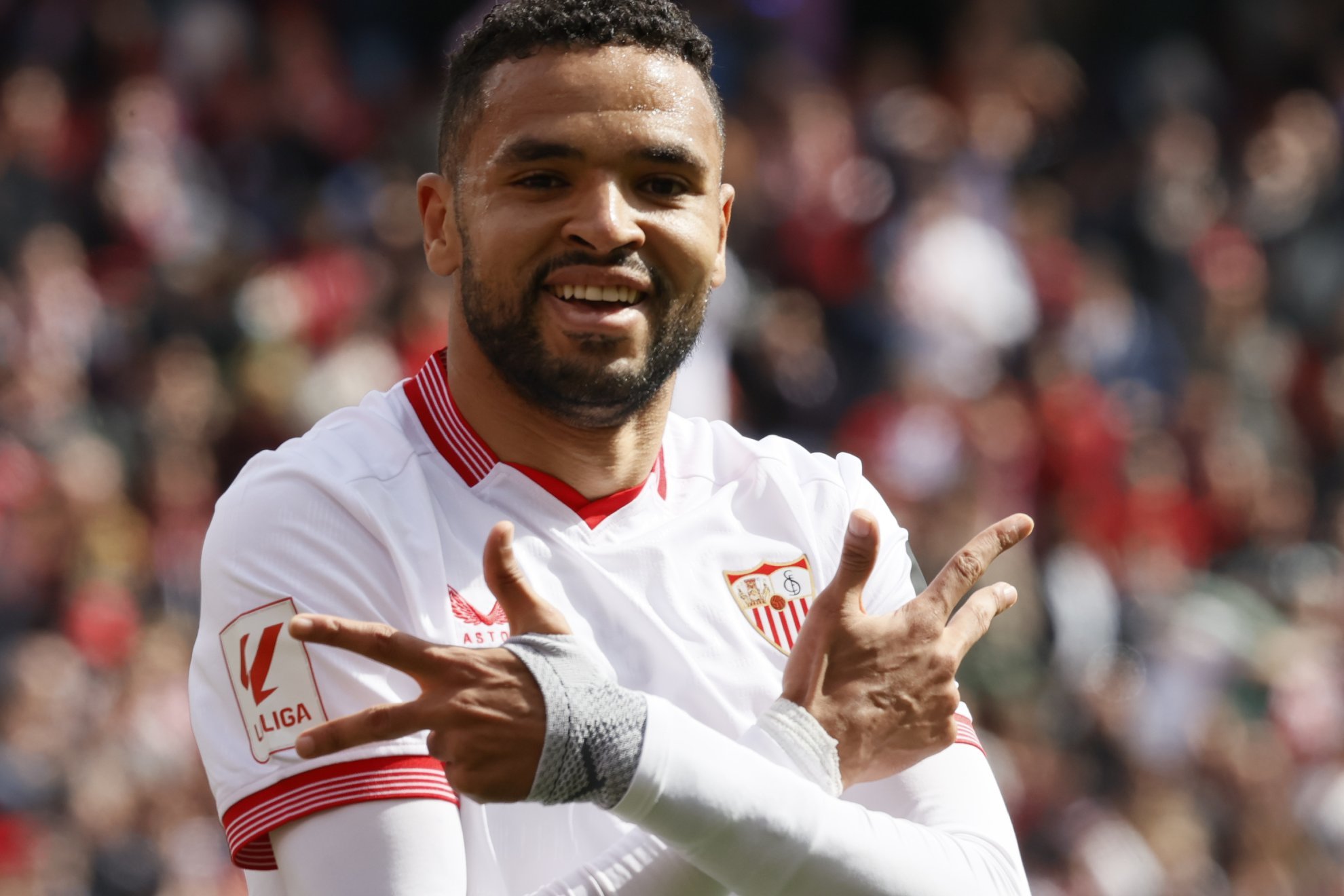Youssef En-Nesyri celebra un gol con el Sevilla ante la Real.