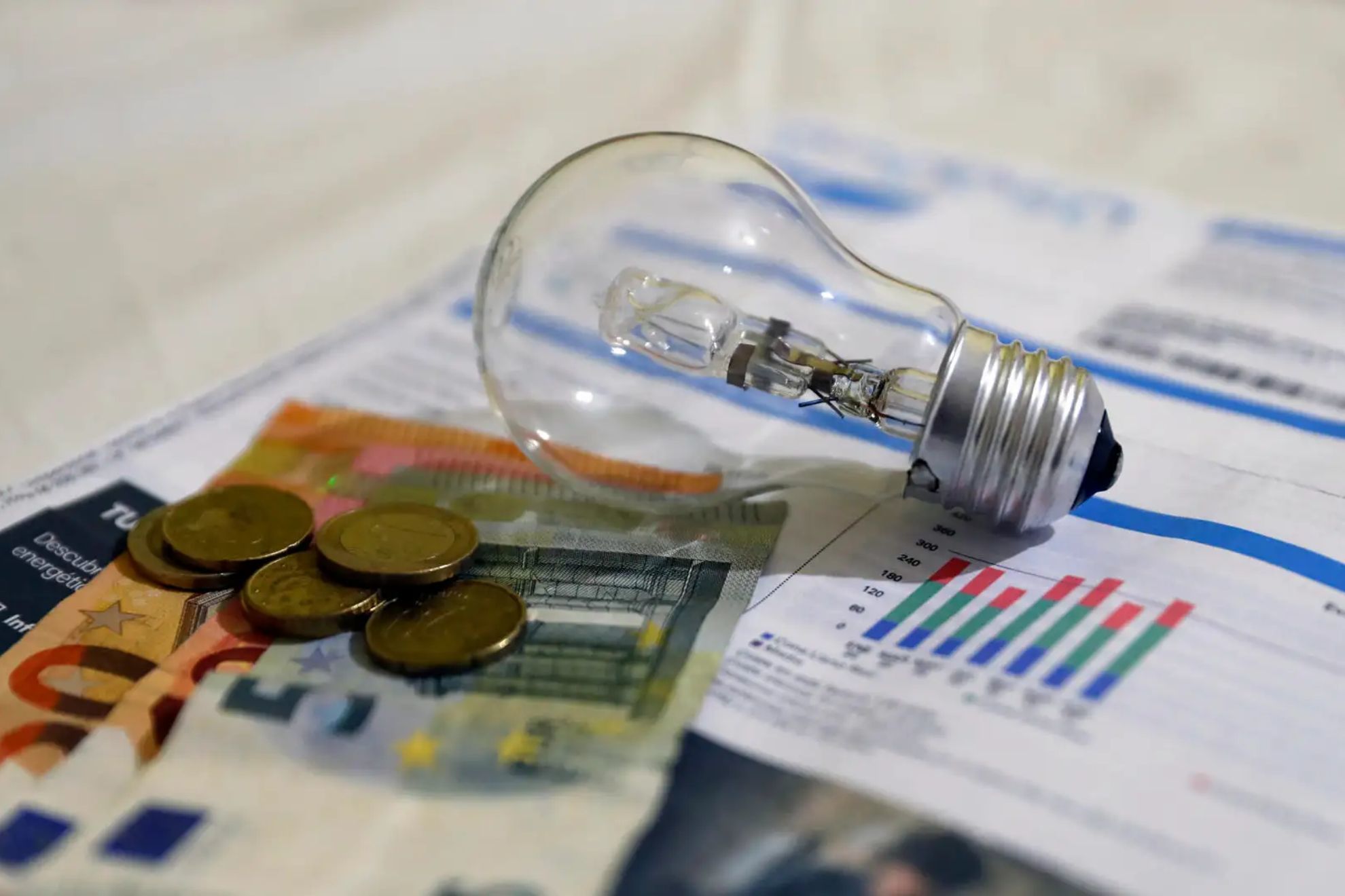 Vuelve el IVA al 21% en la factura de la luz: as afectar a los bolsillos de los espaoles