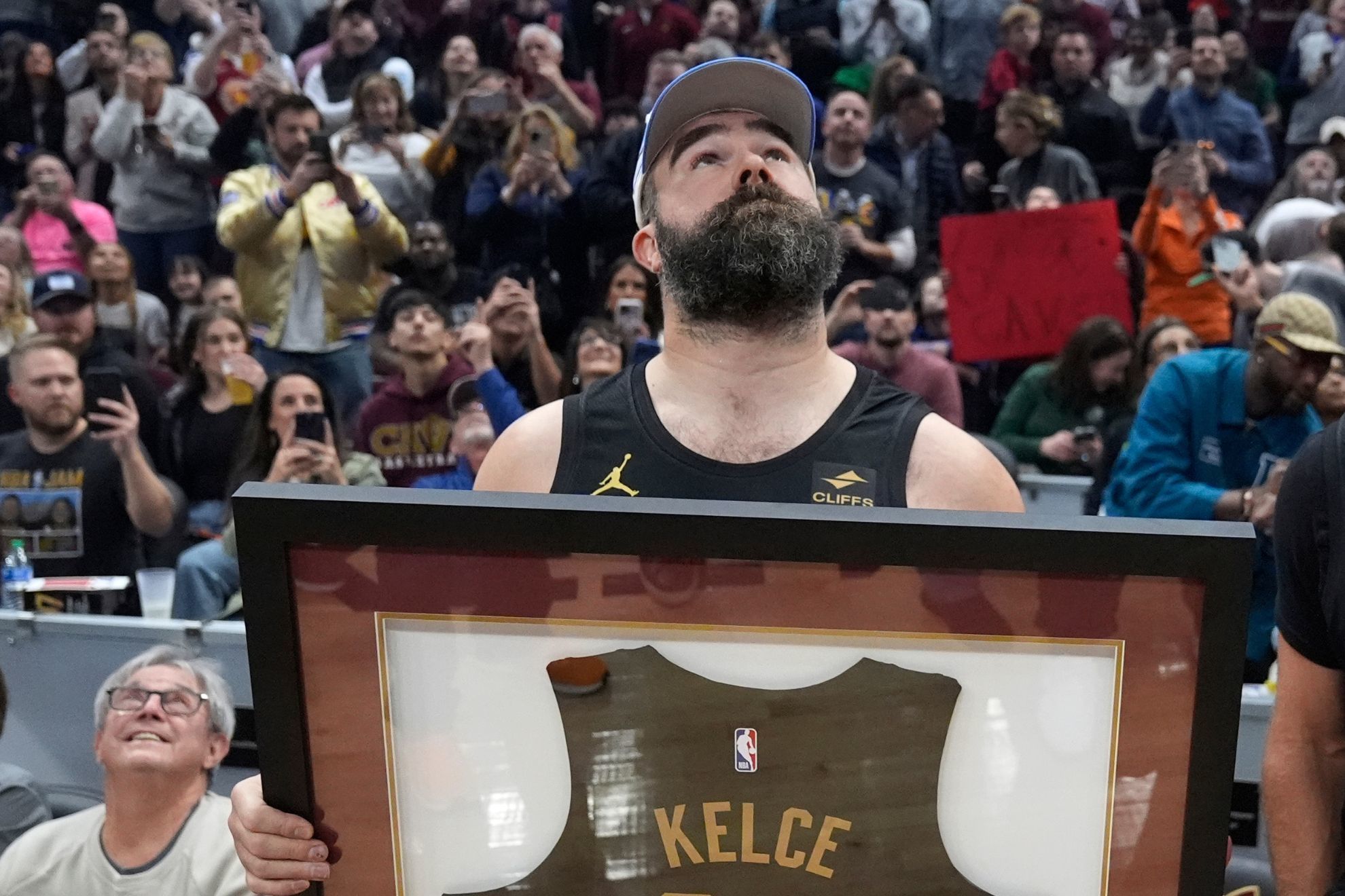 NFL legend pays homage to Jason Kelce with epic gesture for walk-on athletes