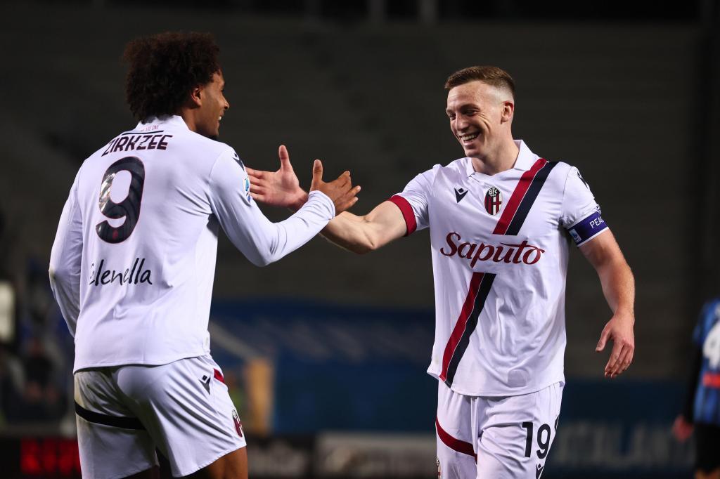 Ferguson e Zirkzee esultano per un gol del Bologna