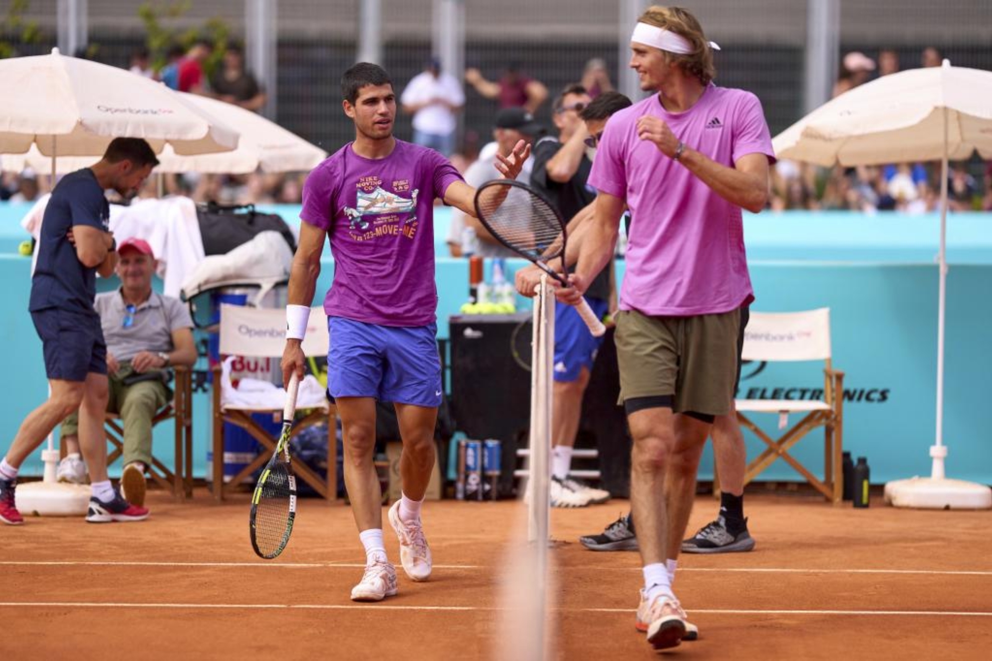 Carlos Alcaraz y Alexander Zverev, en un entrenamiento en el Mutua Madrid Open 2023.