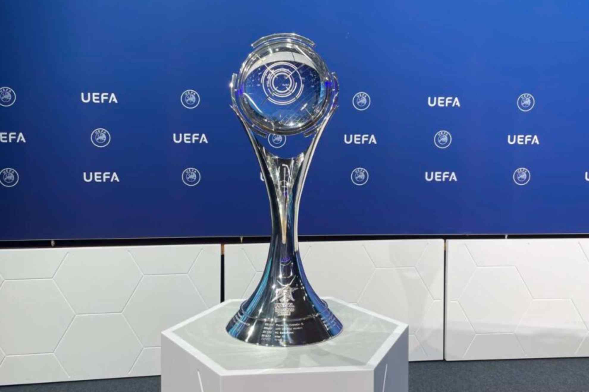 El deseado trofeo de la UEFA Futsal Champions