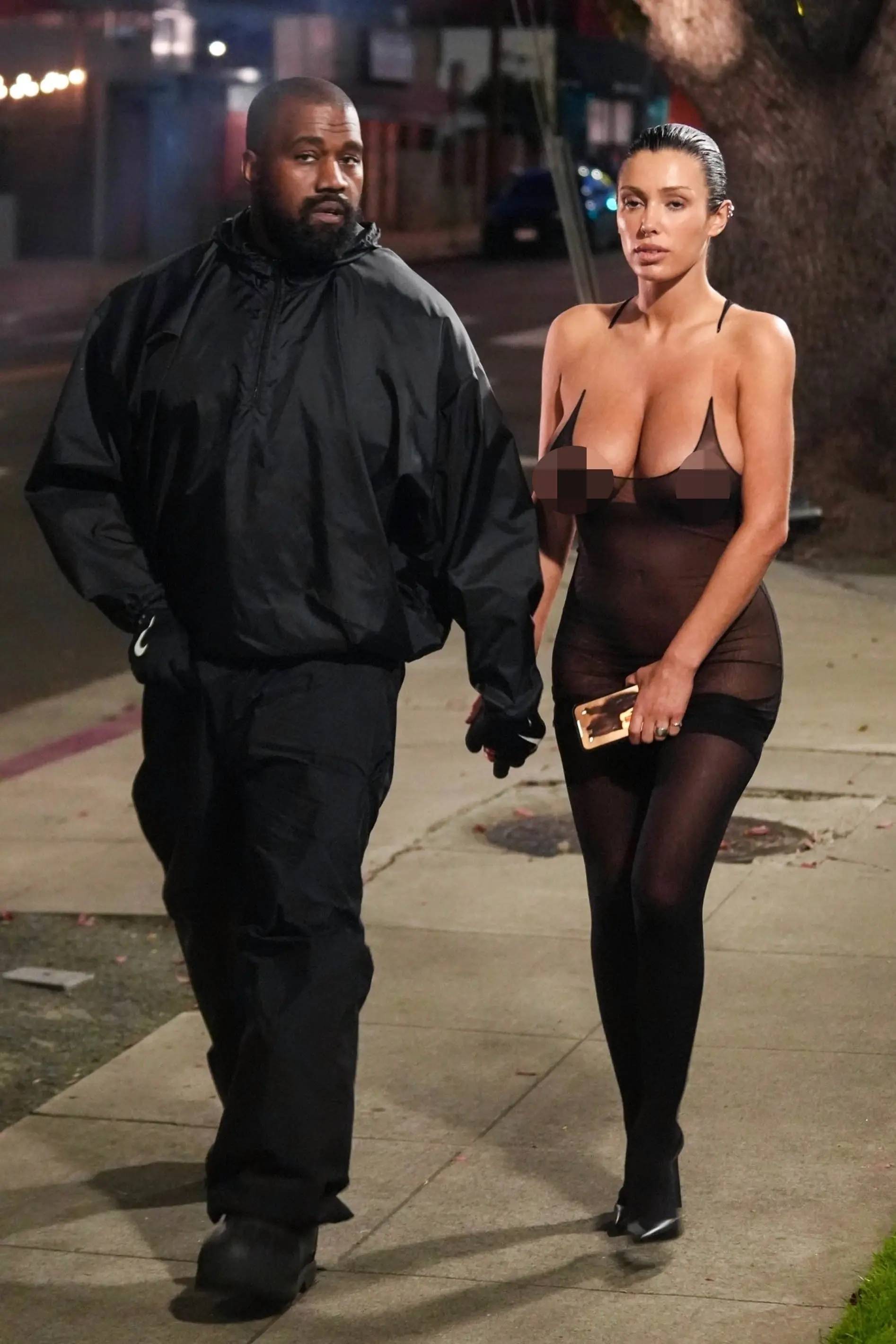 Bianca Censori 'intimida' al lucir pblicamente un vestido totalmente transparente con Kanye West