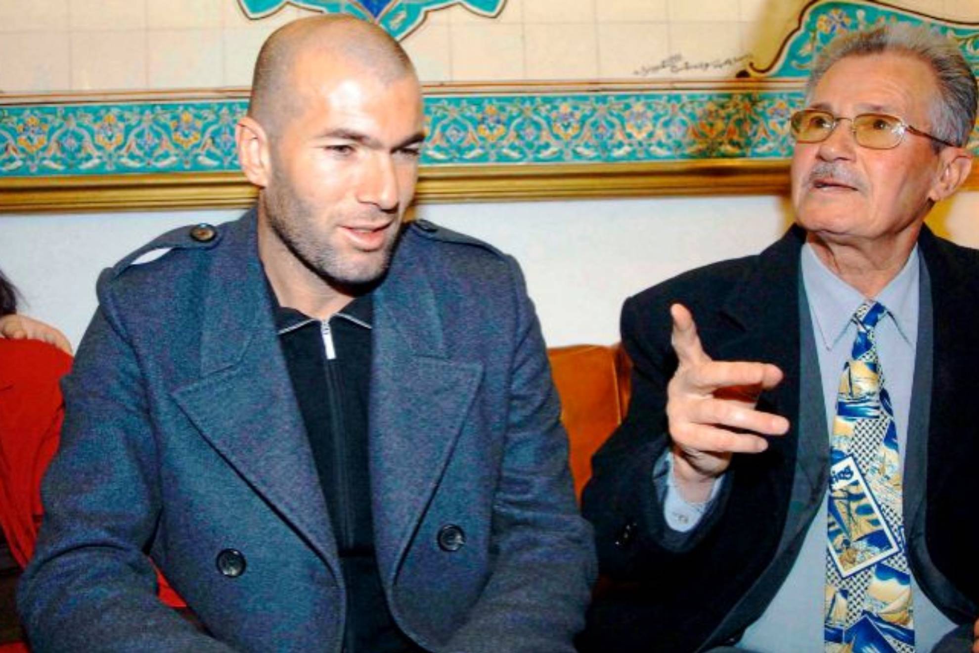 Zinedine Zidane, junto a su padre Sma�l en una iamgen de archivo.