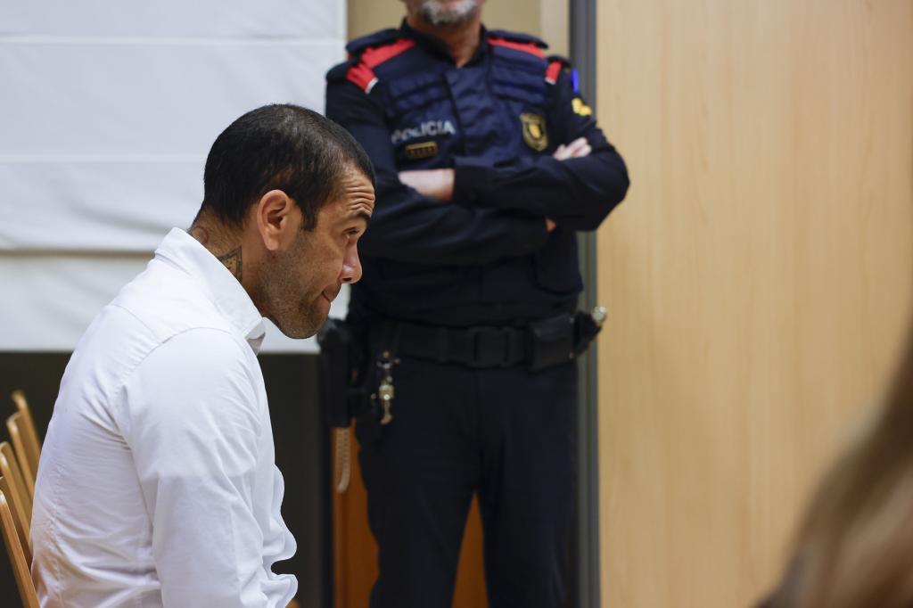 Dani Alves queda en libertad bajo fianza de un milln de euros
