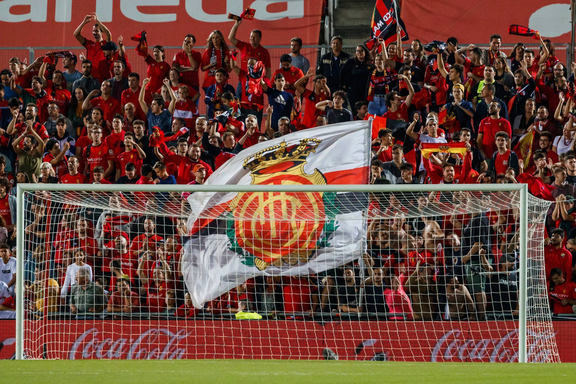 La aficin del RCD Mallorca animando a su equipo durante un partido liguero.