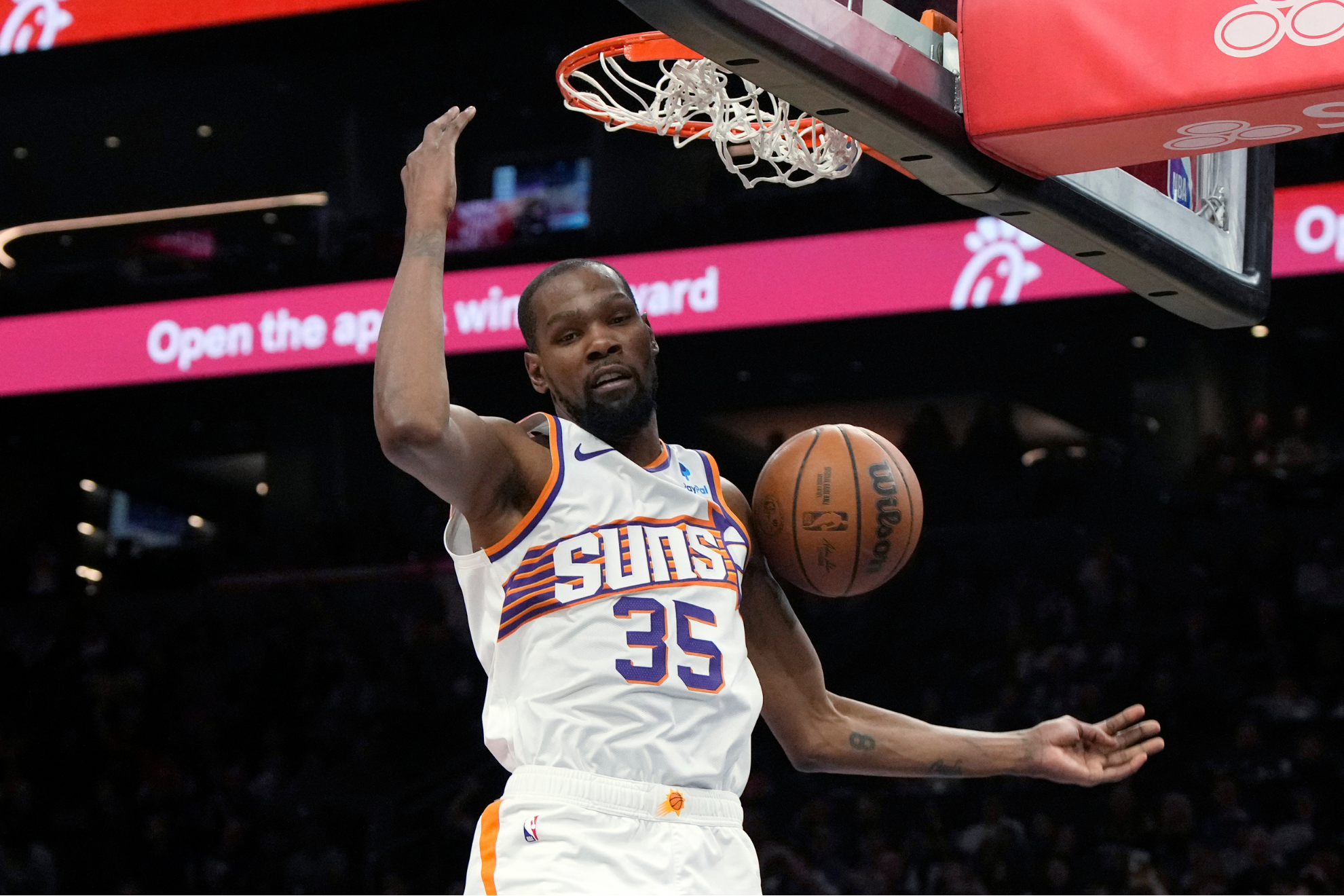 Kevin Durant dunks against the 76ers.