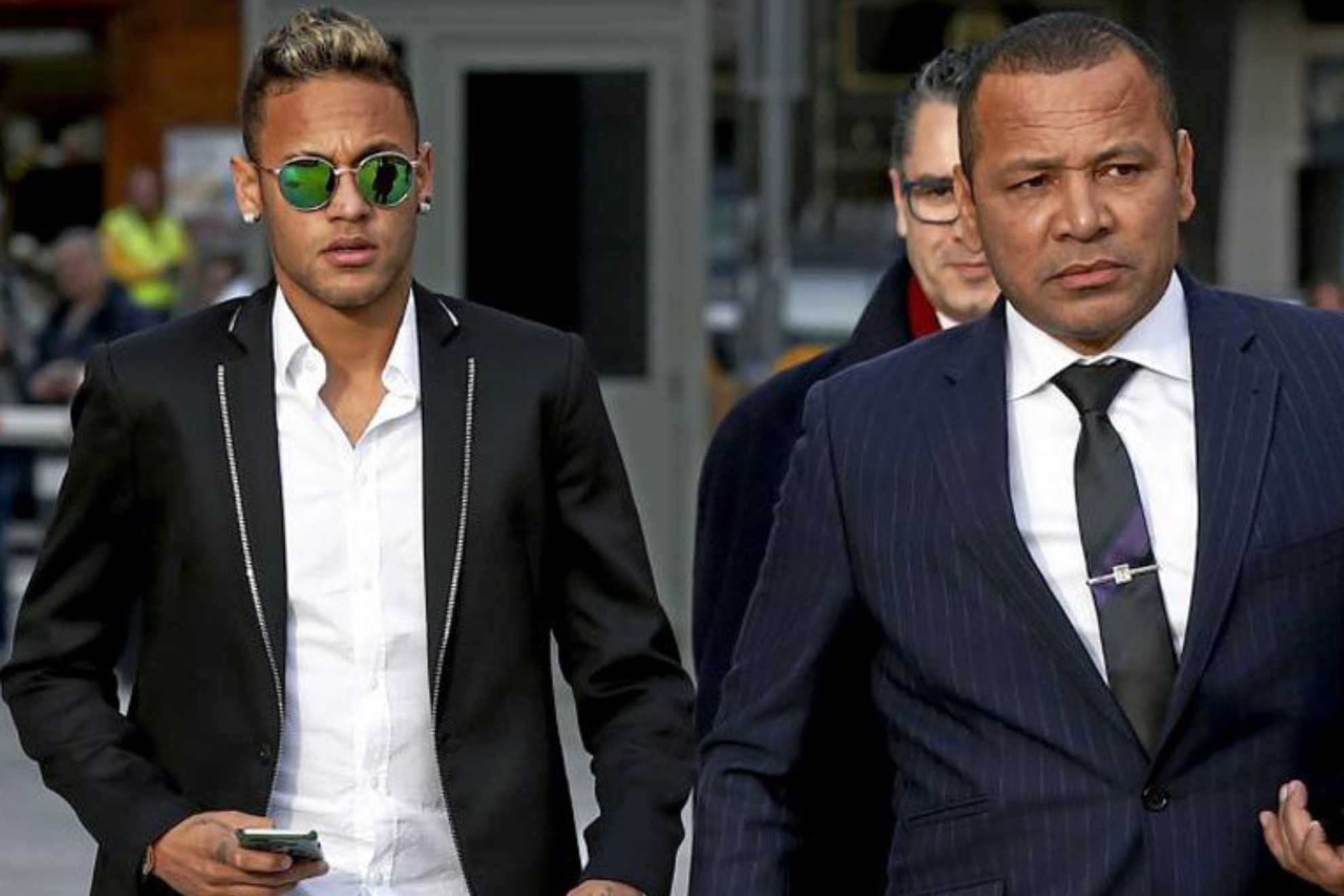 El padre de Neymar niega que vaya a pagar la fianza de un mill�n de euros a Dani Alves