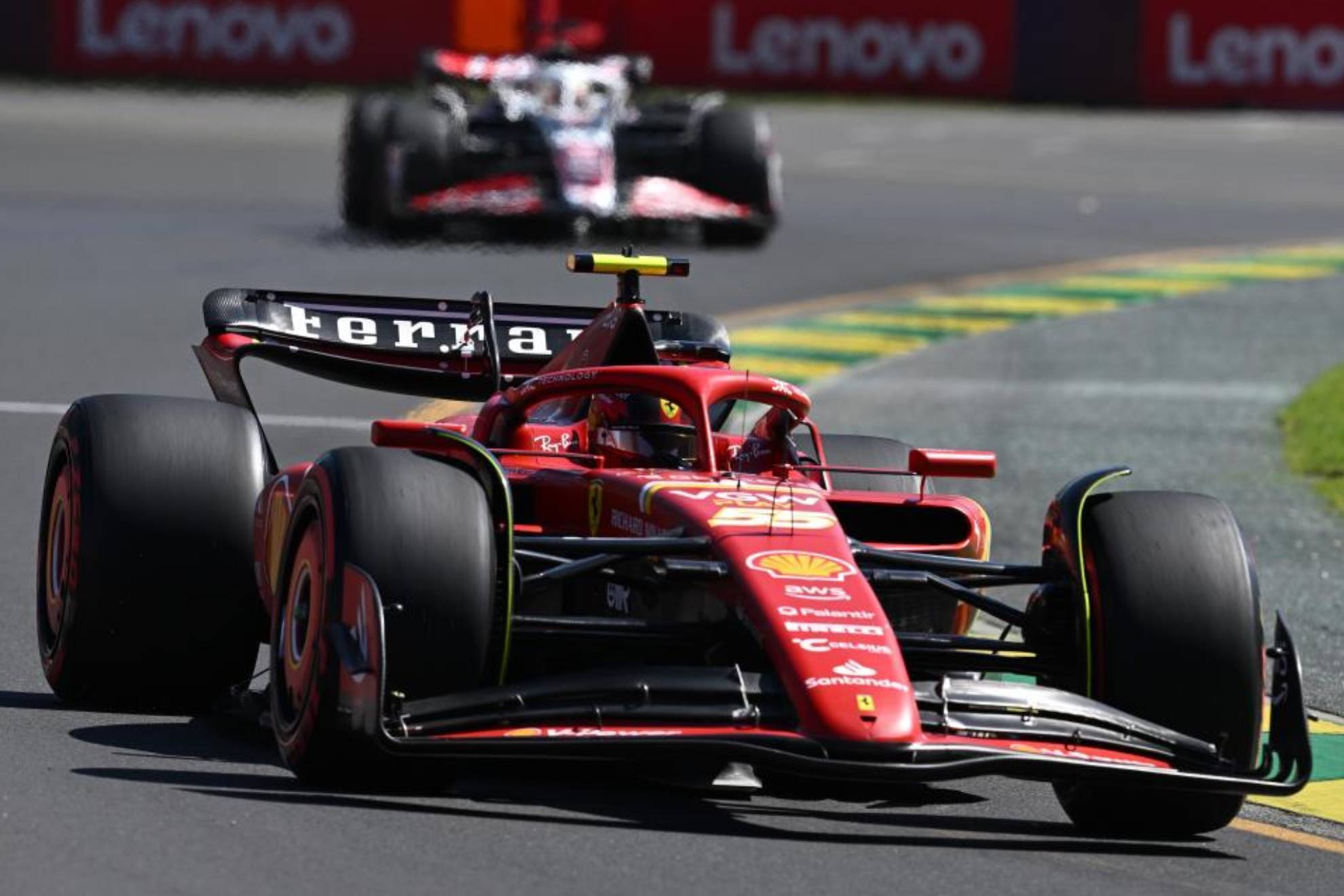 Carlos Sainz, durante los Libres 2 del GP del GP de Australia 2024.EFE