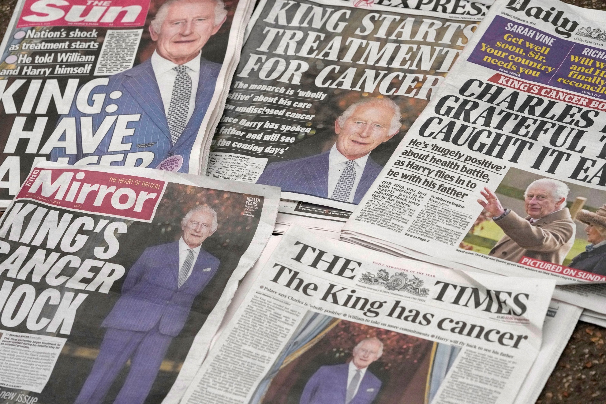 British news papers announce King Charles IIIs cancer diagnosis