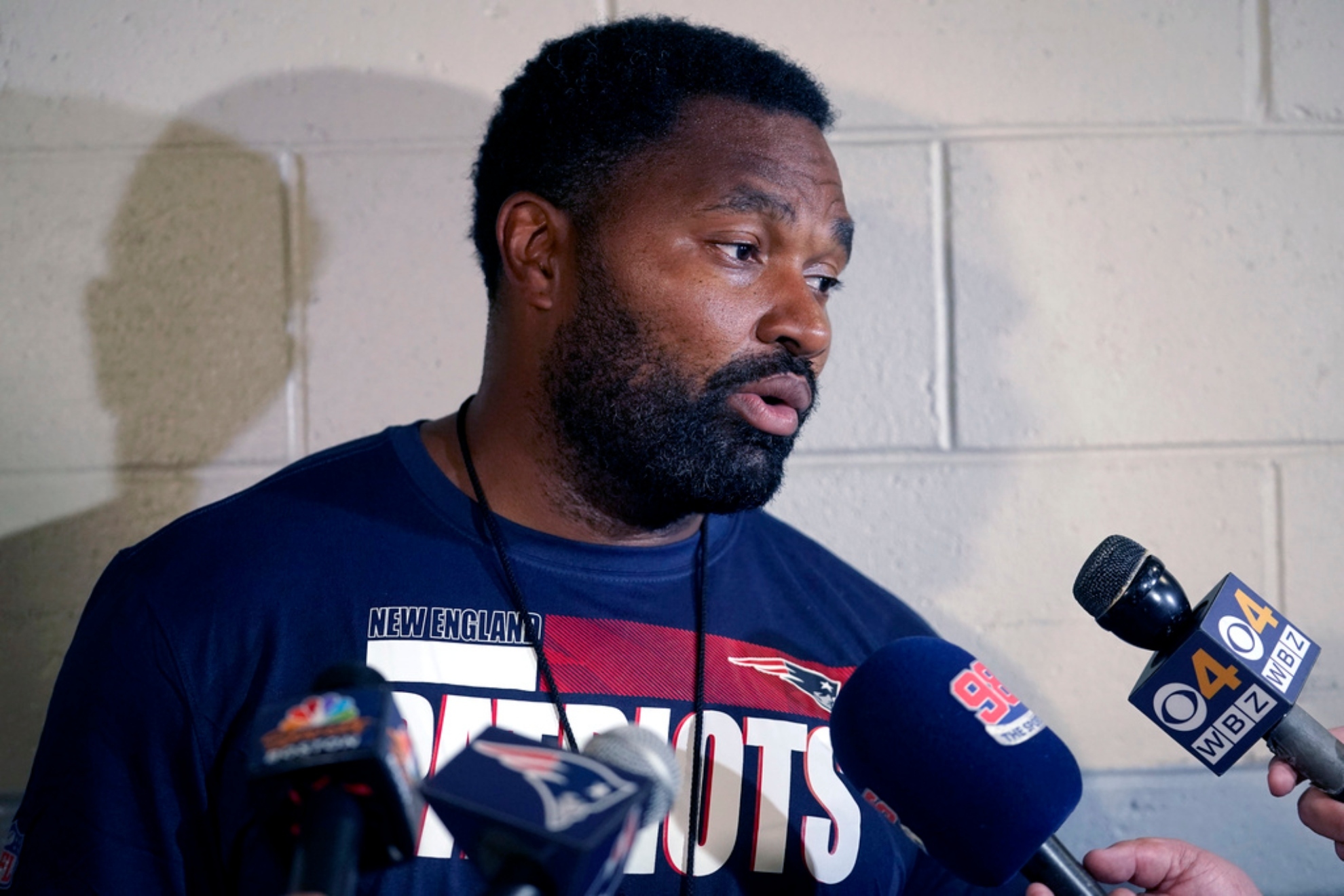 Patriots Jerod Mayo opens up on priority QB hiring in the upcoming draft while stating there is a drawback
