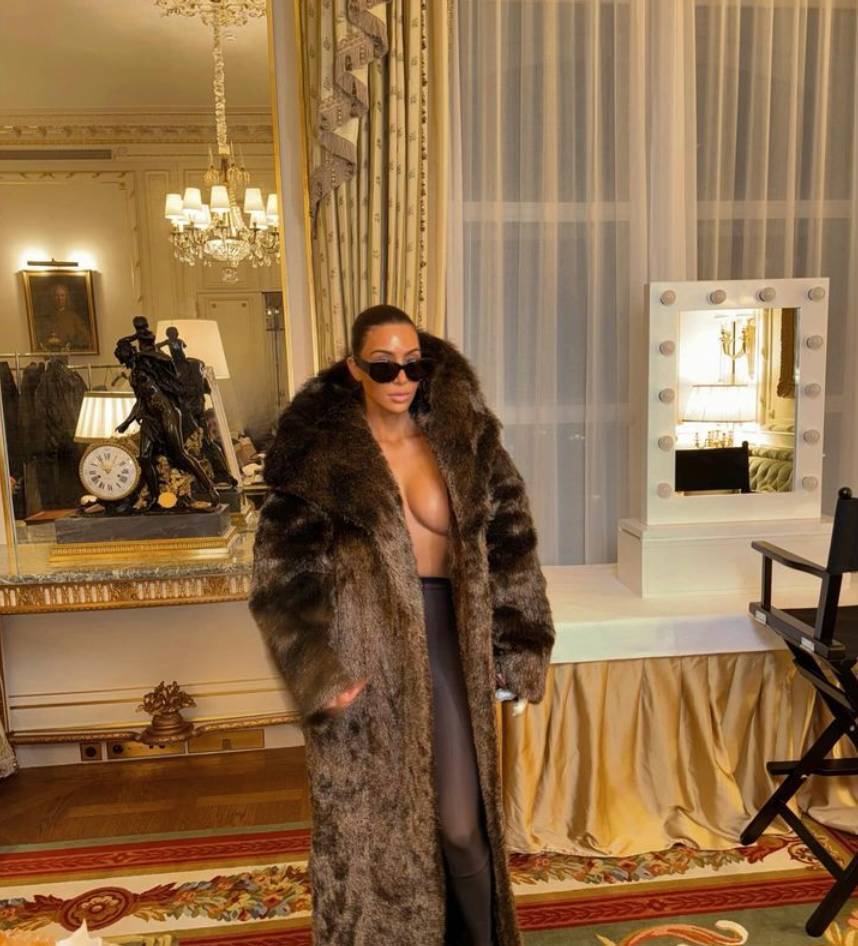Kim Kardashian se une a la moda de Bianca Censori y Kanye West en su radical estilo de vestir