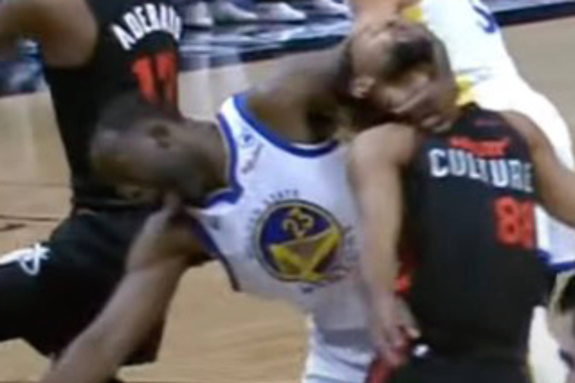 El jugador m�s sucio de la NBA recae en su juego violento: Draymond Green sale casi impune de su �ltima tropelia