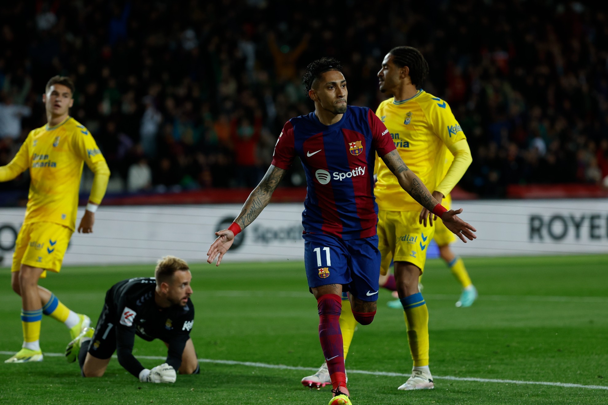 Raphinha celebra el gol que supona el 1-0 del Barcelona a Las Palmas.