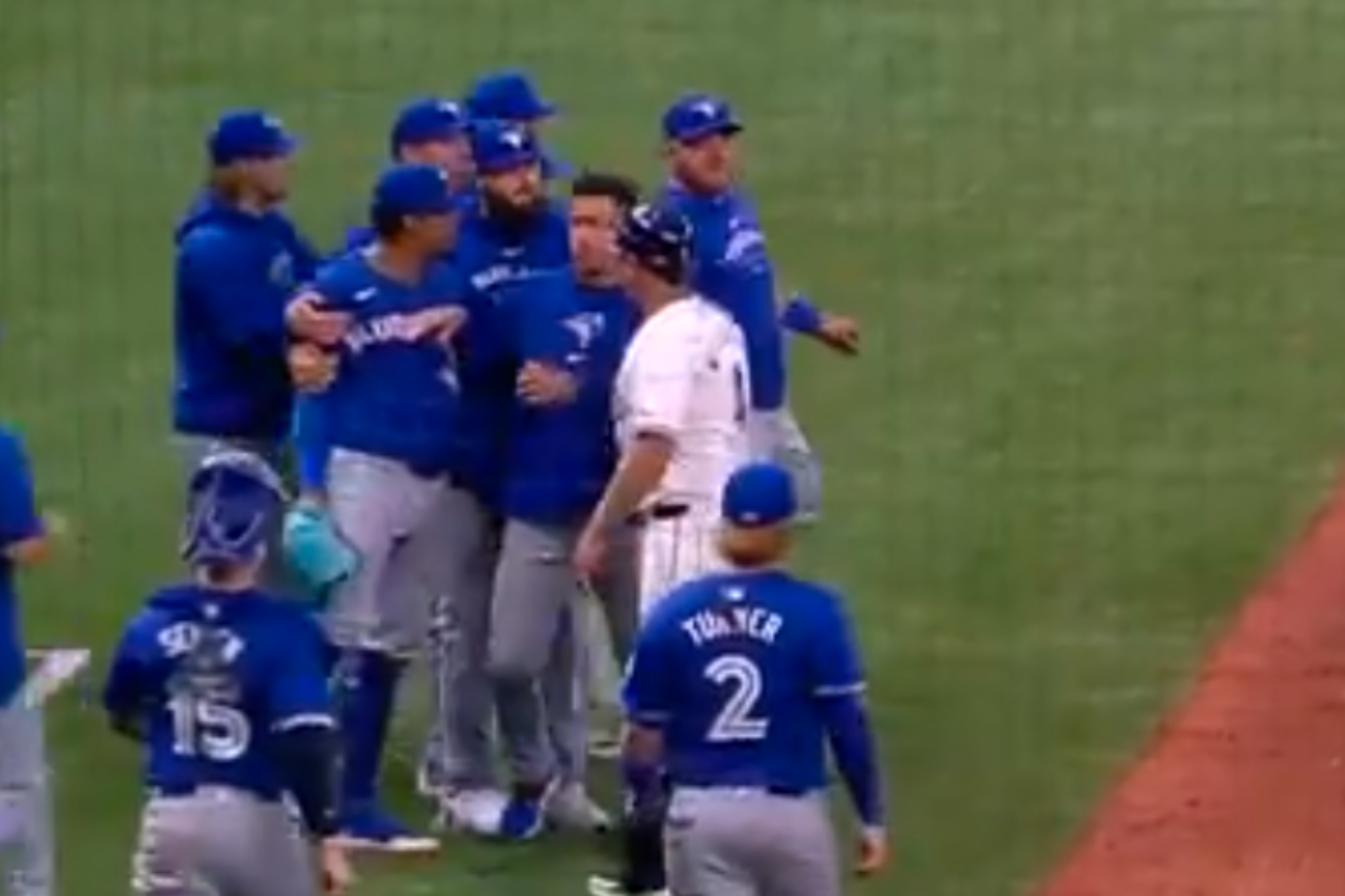 Rays, Blue Jays showcase the first bench-clearing game of the season to finish game 5-1