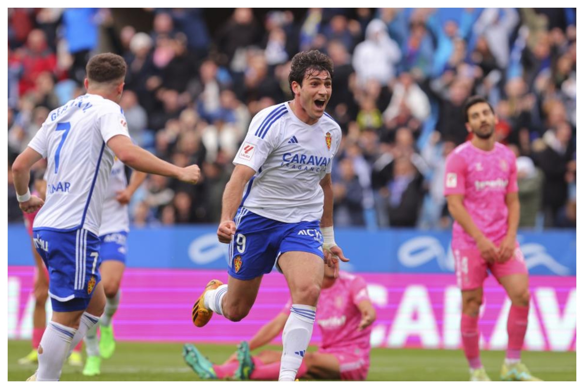 Ivn Azn celebra con alegra el segundo gol del Zaragoza