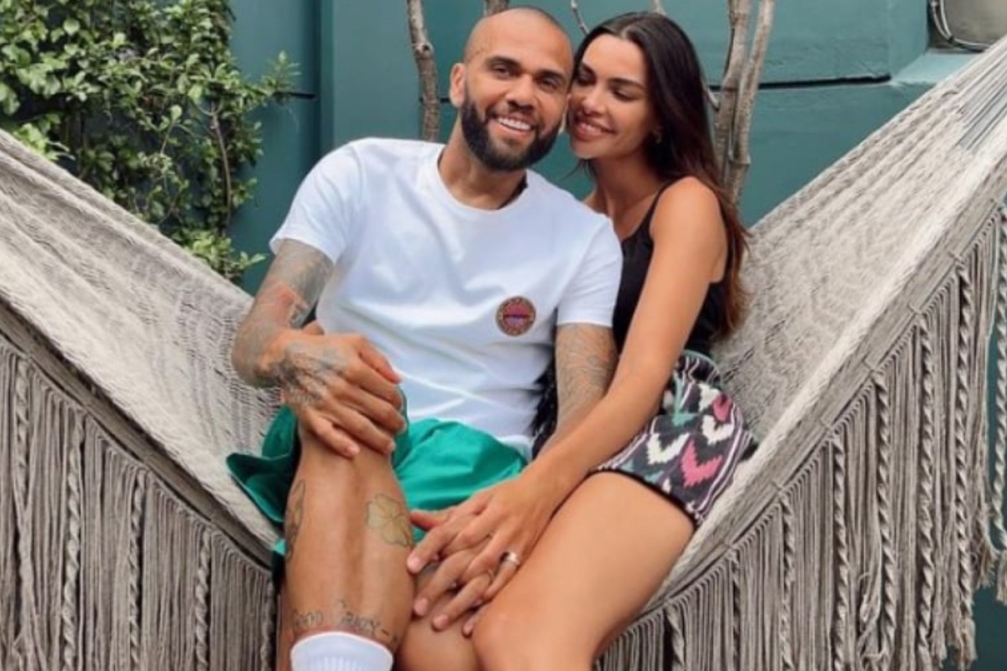 Dani Alves asks wife Joana Sanz to post a picture of them together holding hands