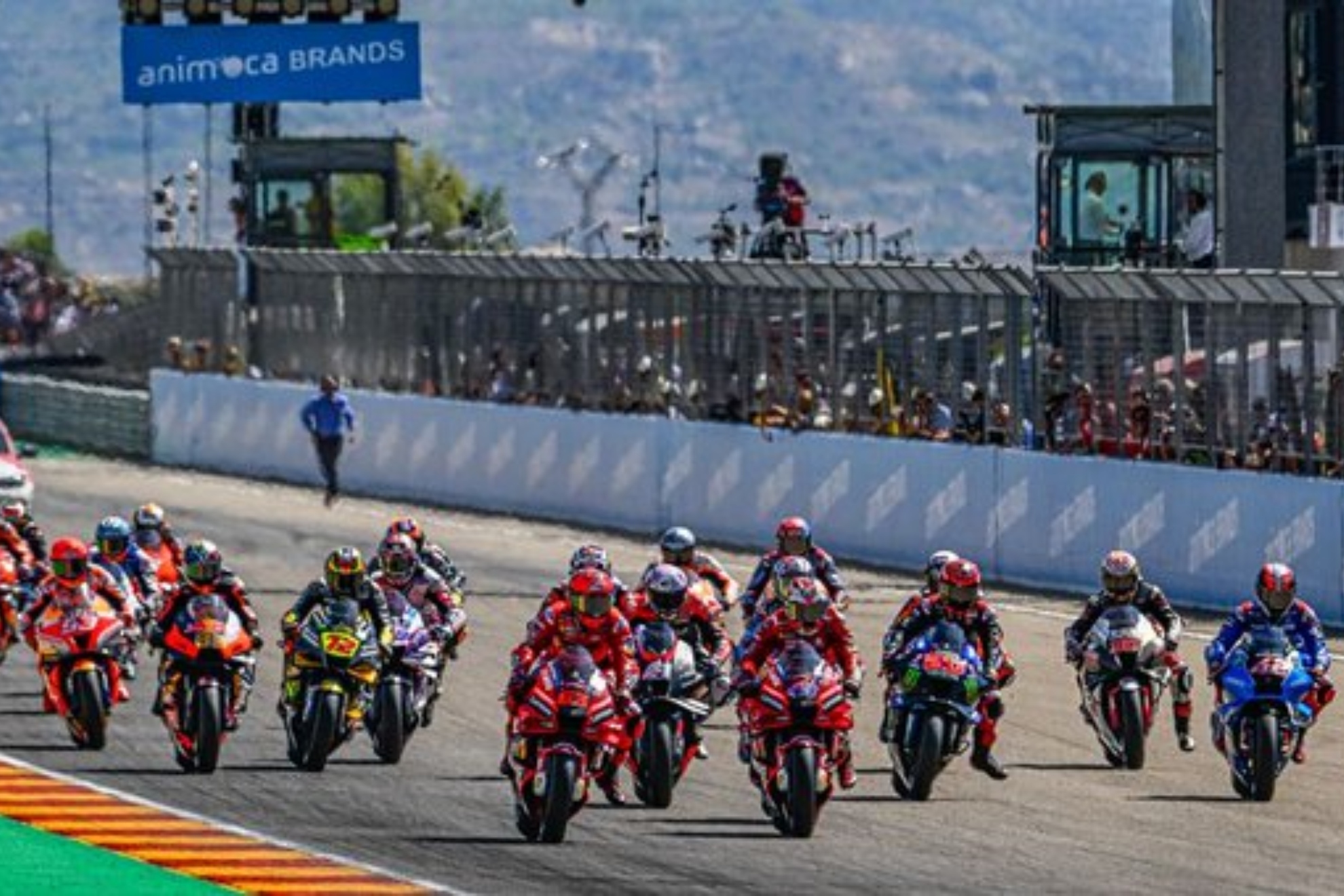 Salida de la carrera de MotoGP en Motorland en 2022.