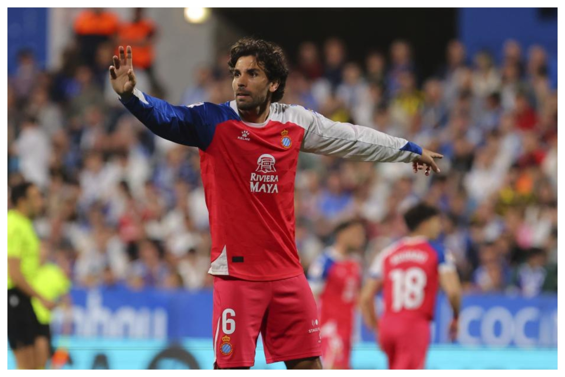 Leandro Cabrera gesticula durante el partido del Espanyol en La Romareda