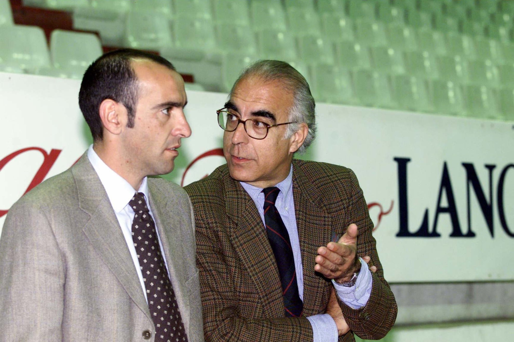 Monchi y Augusto Lahore, antes de un partido del Sevilla.