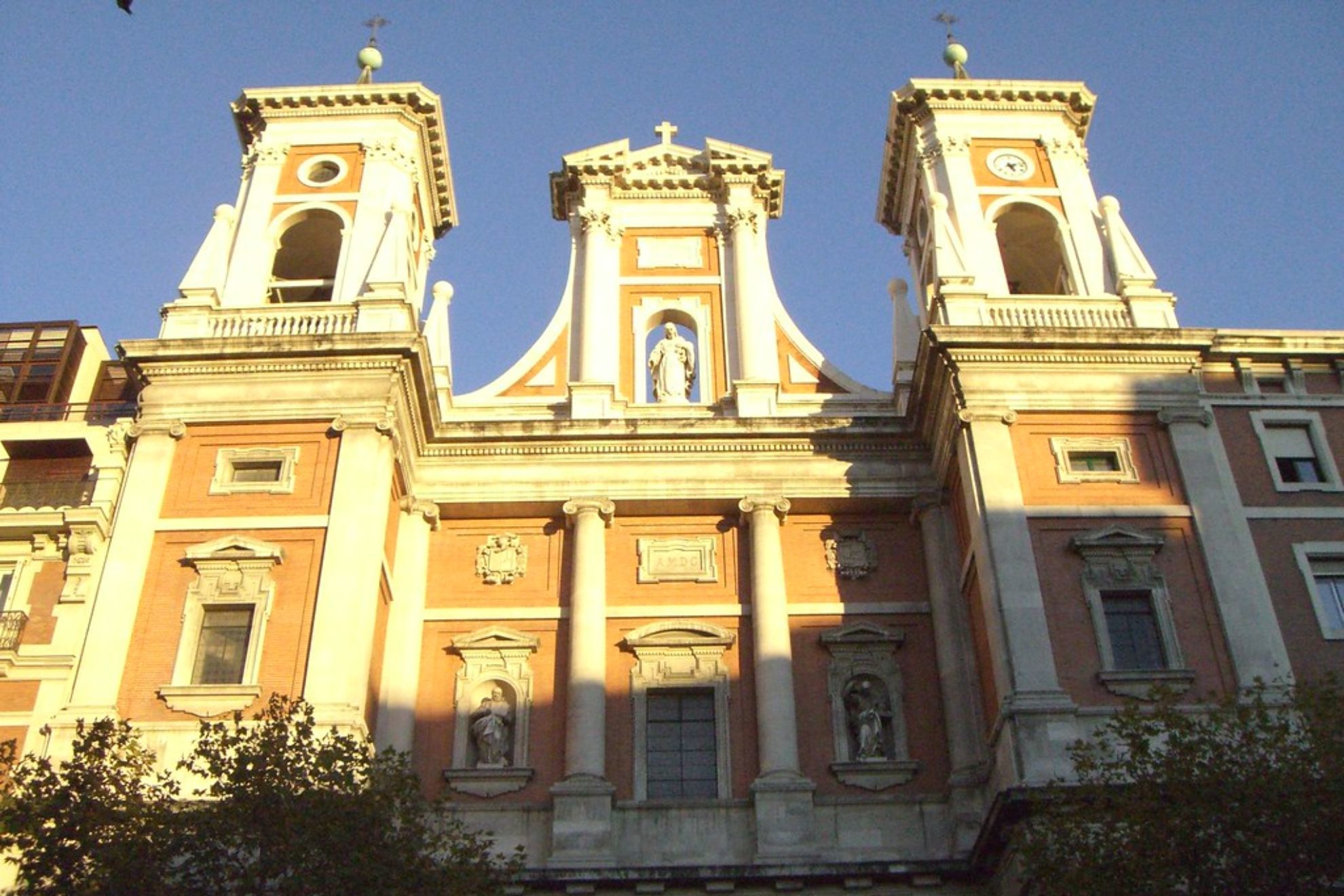 Dnde est San Francisco de Borja: la exclusiva iglesia dnde se casa Almeida con Teresa Urquijo en Madrid