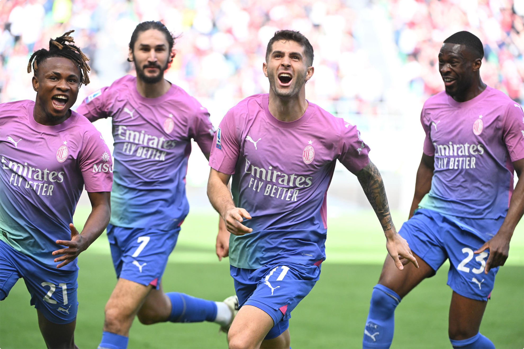 Los jugadores del Milan celebran el gol de Pulisic.