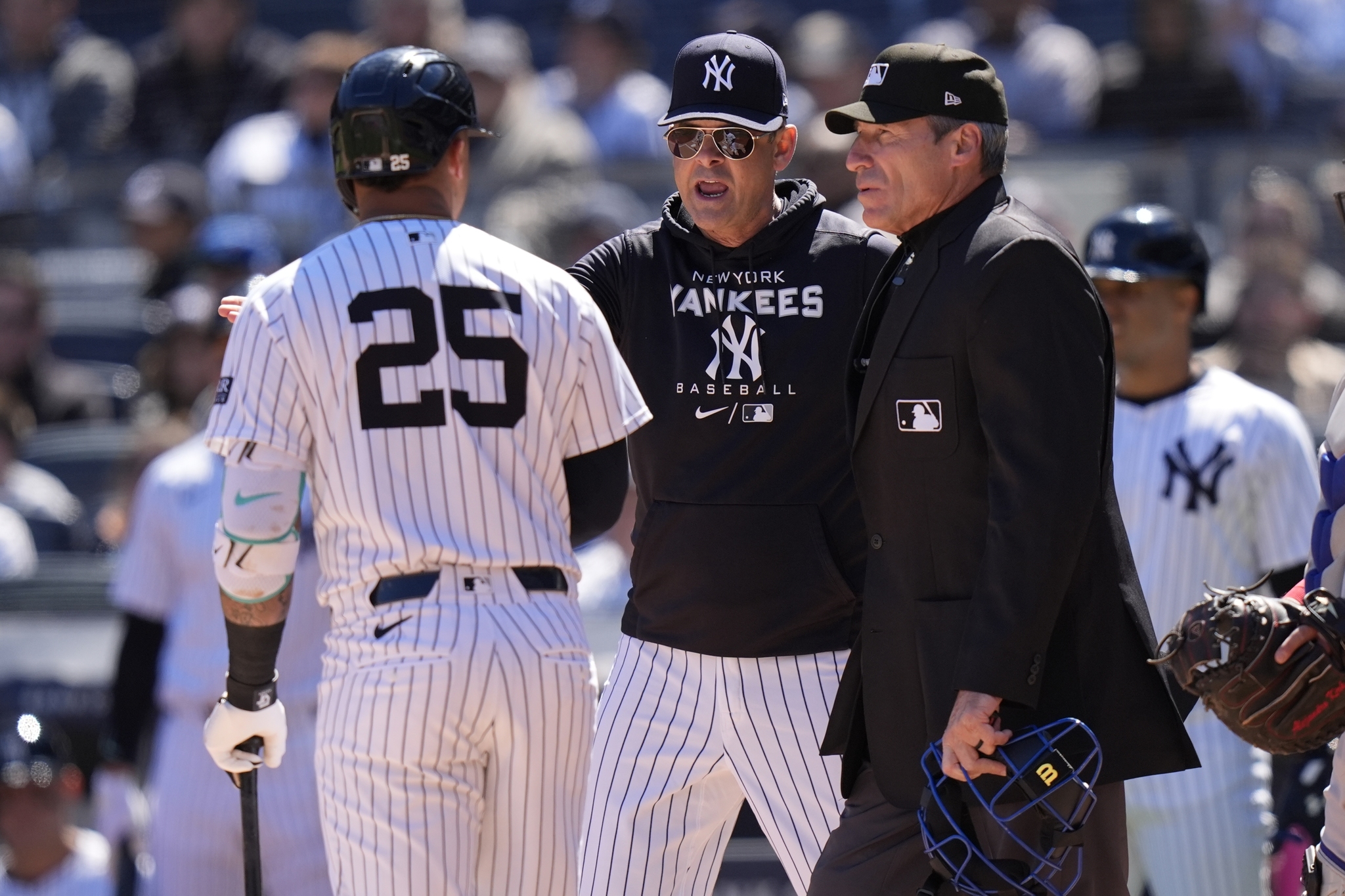 New York Yankees manager Aaron Boone argues a call with umpire Angel Hernandez