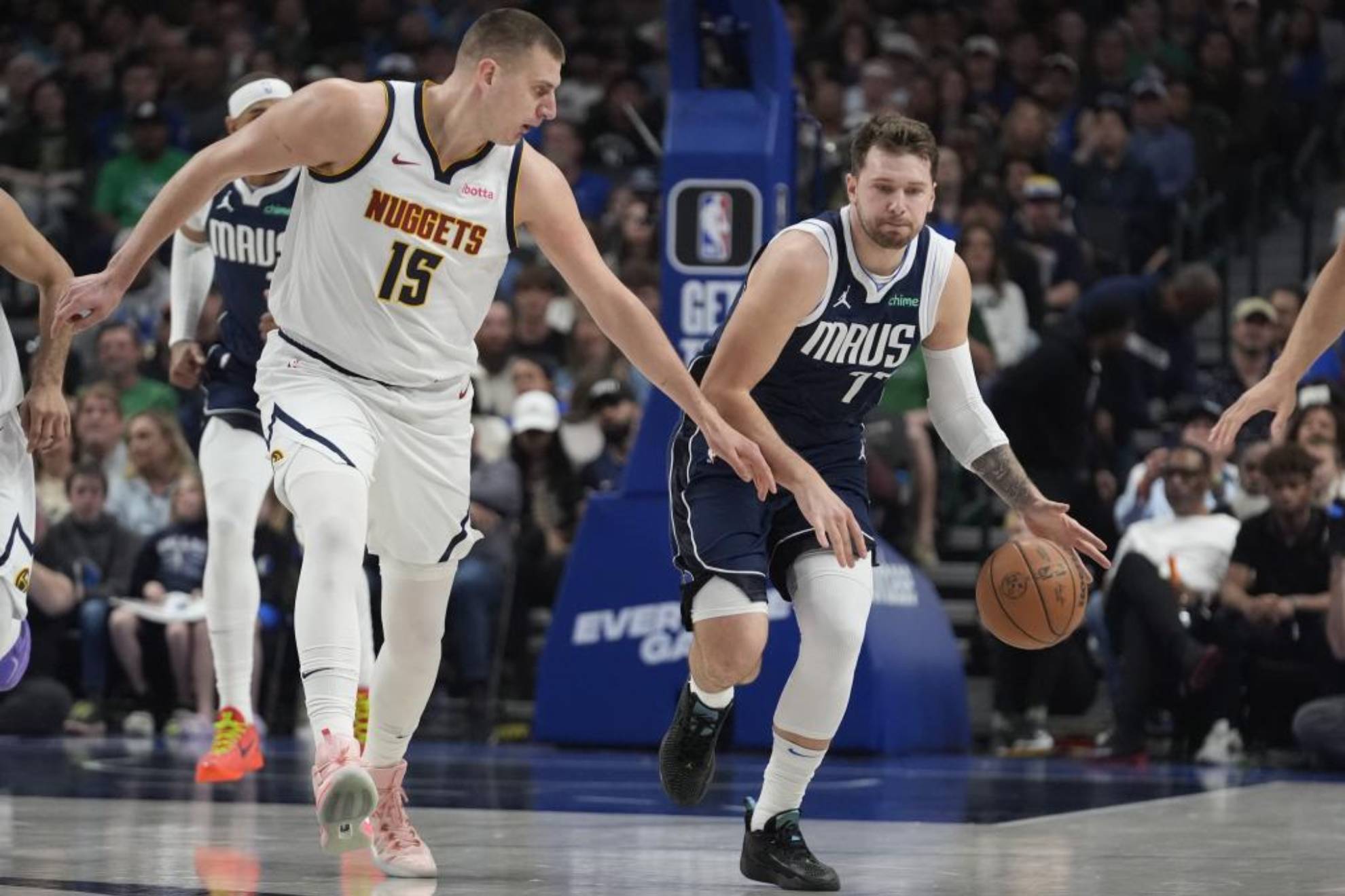 Jokic and Doncic during a game between the Mavericks and Nuggets.