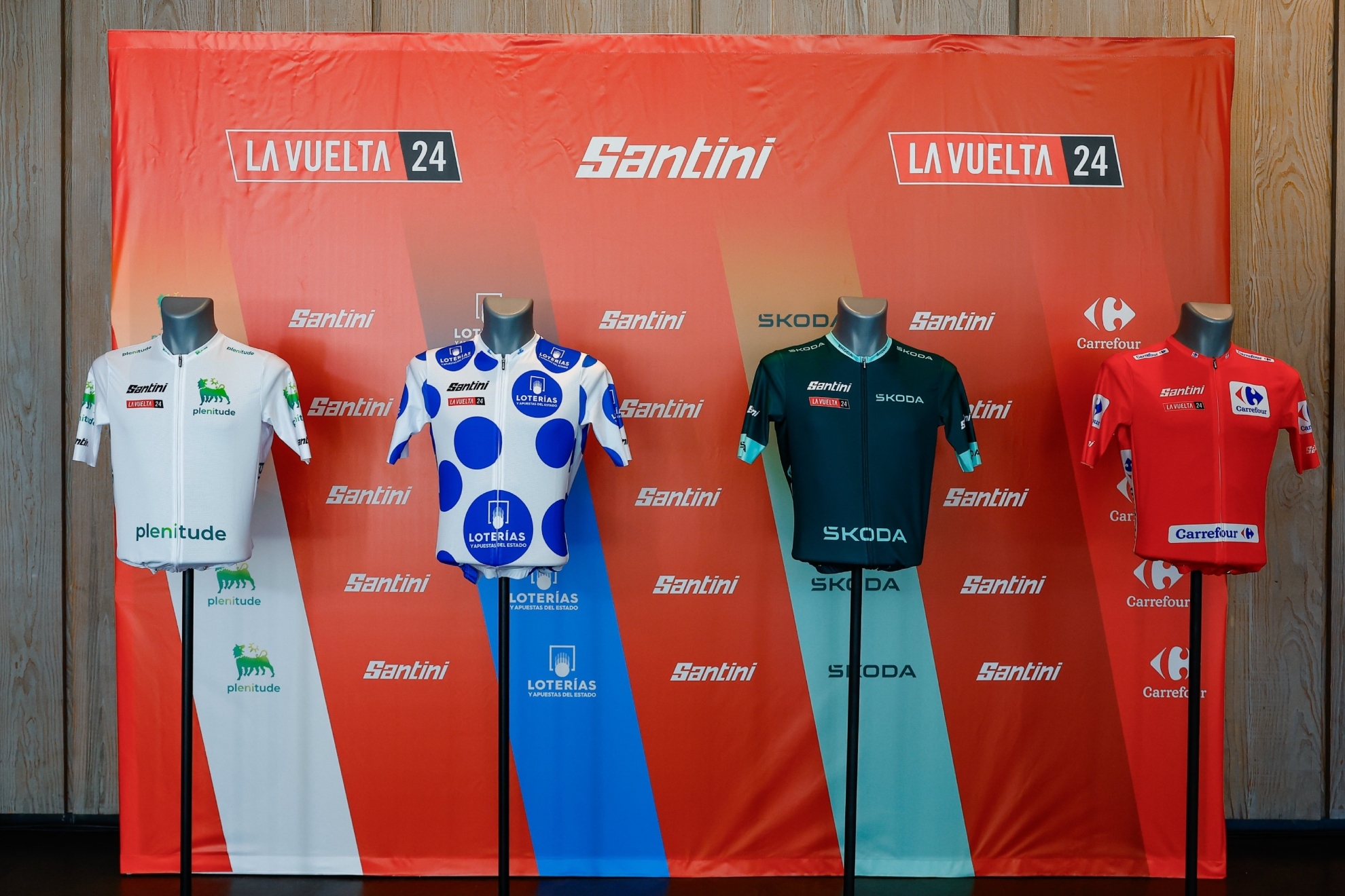 Santini presenta los maillots de lder de La Vuelta 2024 y los nuevos kits conmemorativos
