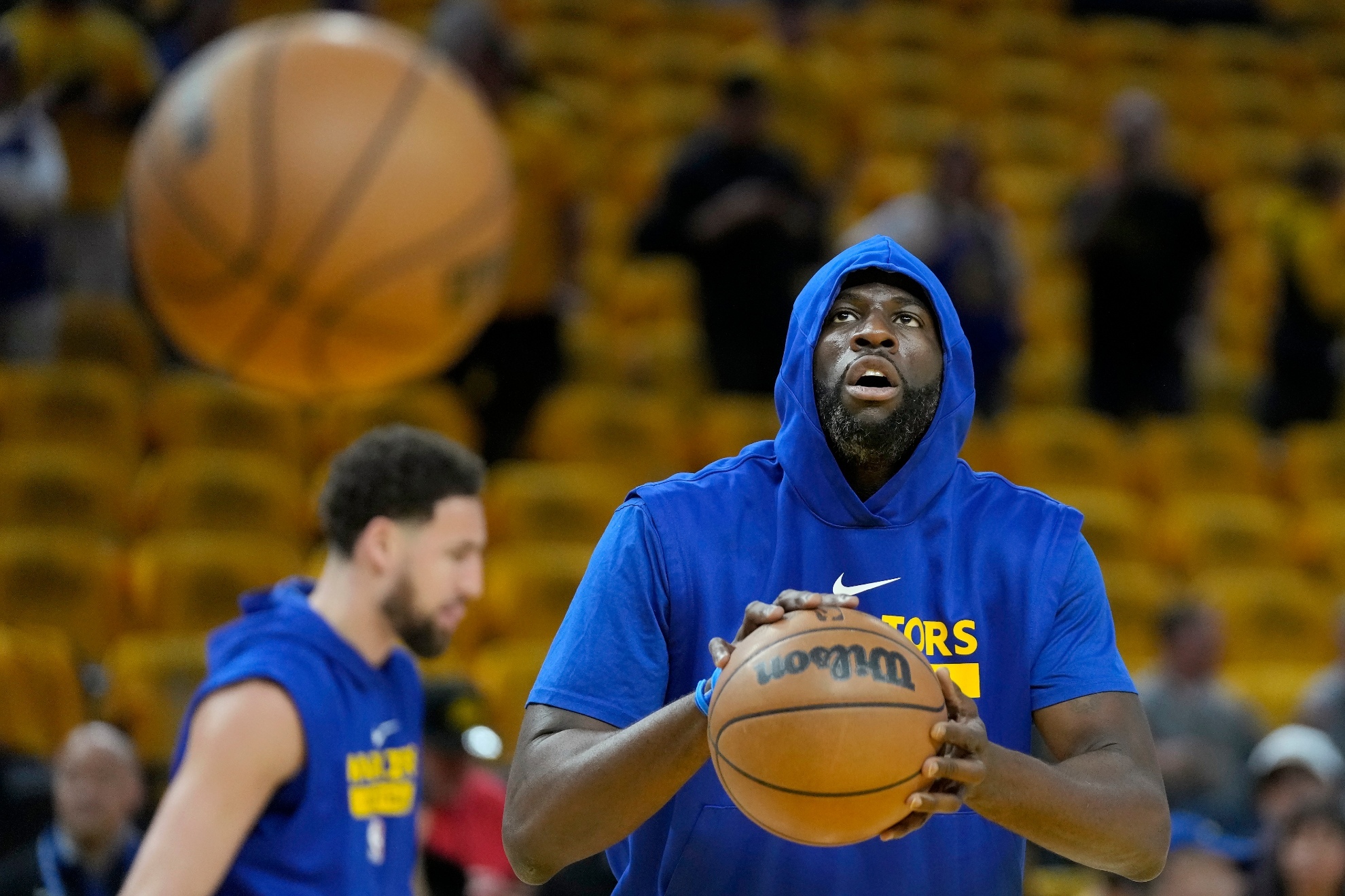 Klay Thompson and Draymond Green get ready for a game