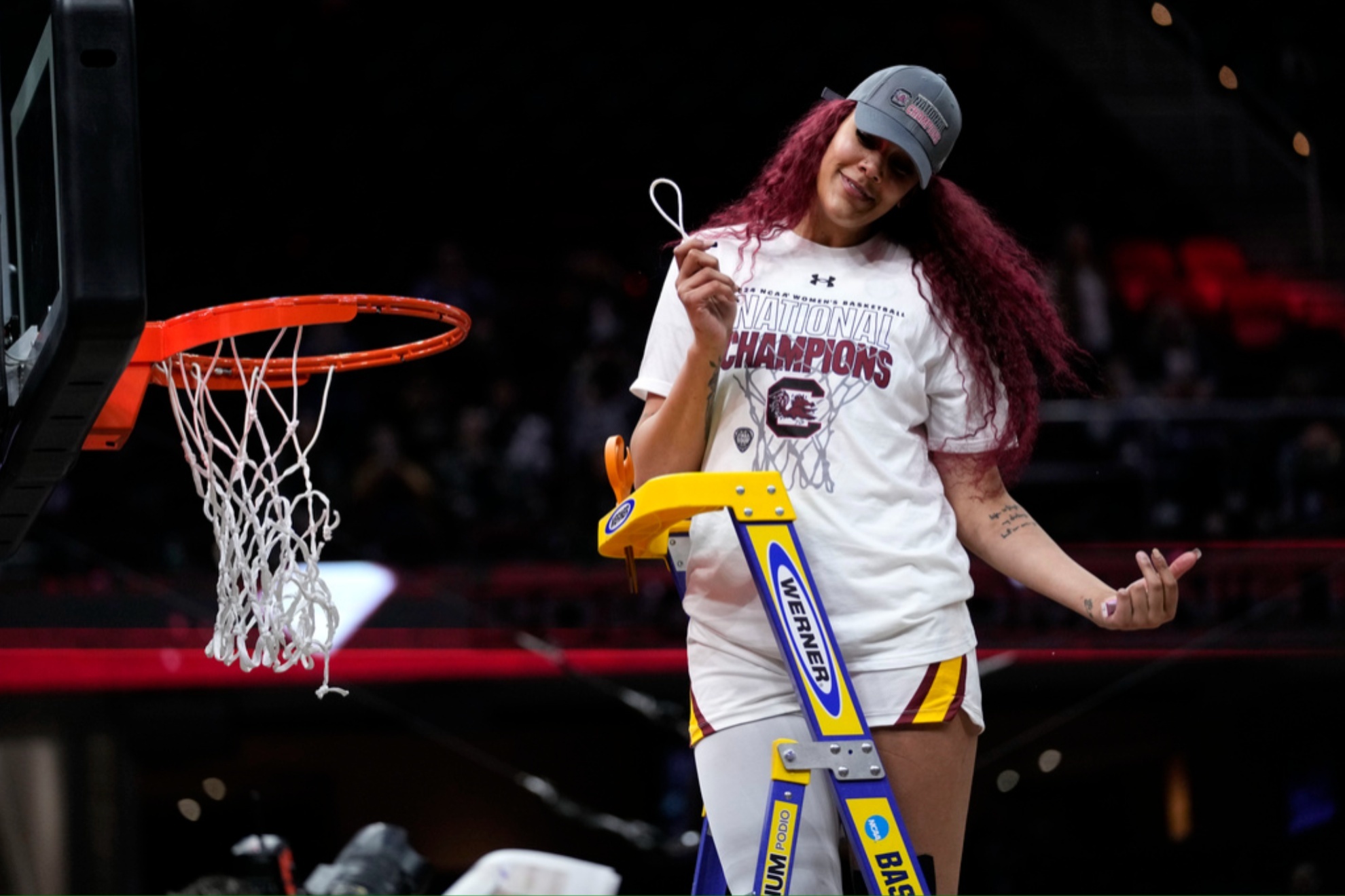 Kamilla Cardoso cutting down the net after winning the NCAA Championship.
