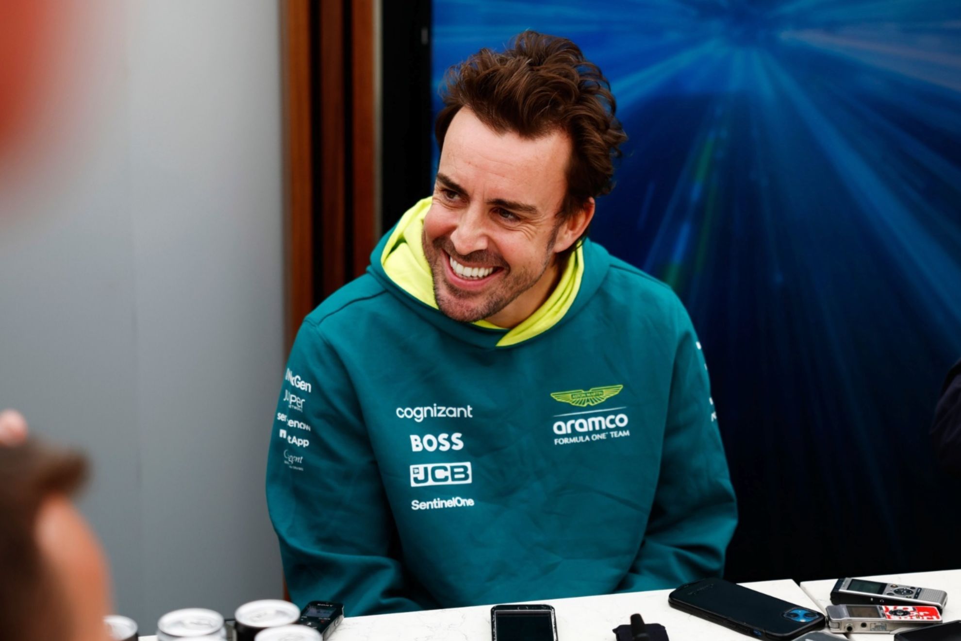 Checo Prez tiene un rival menos para su asiento en Red Bull: Fernando Alonso se queda en Aston Martin
