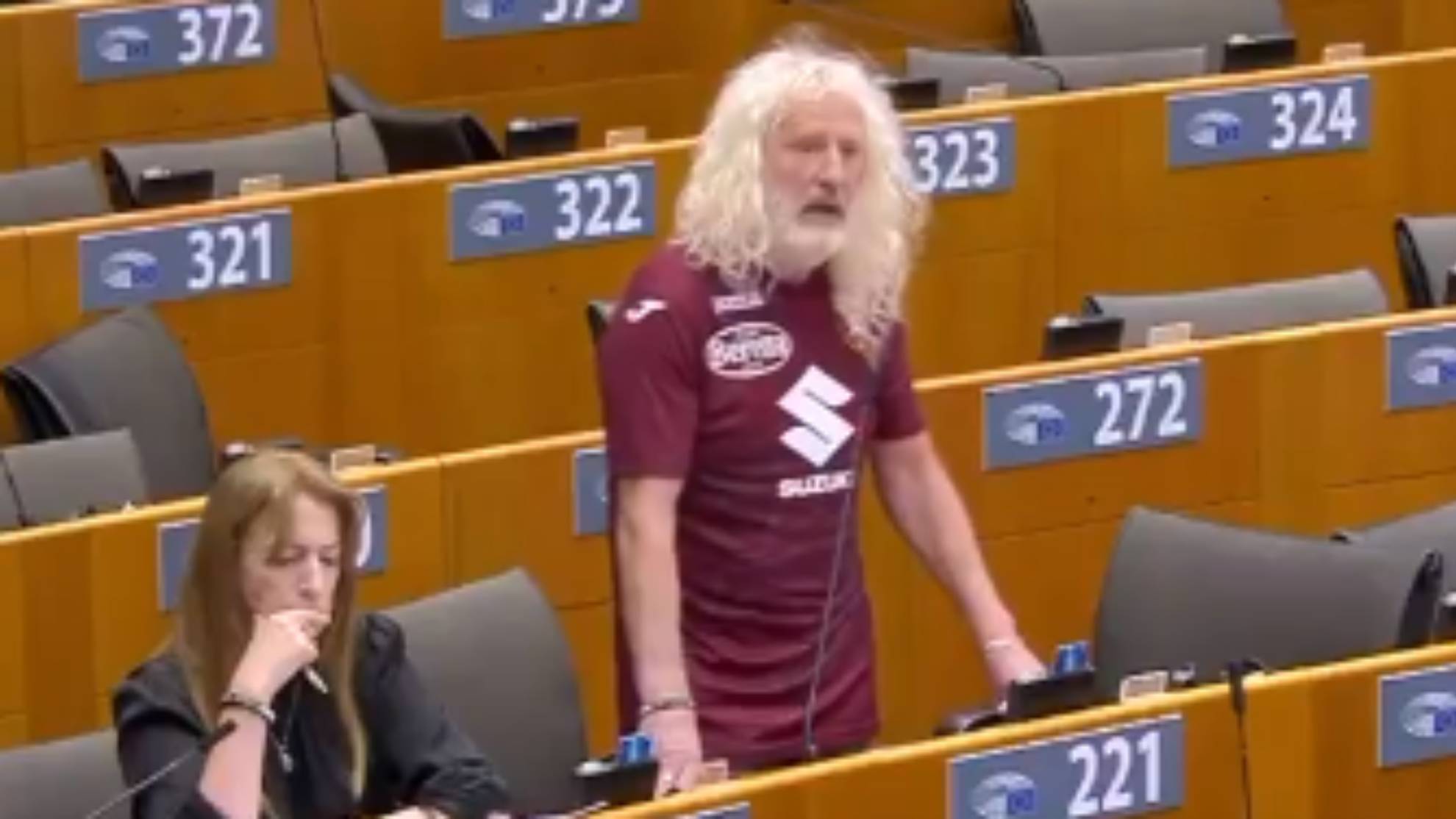 Surrealista! El derbi de Turn presente en el Parlamento Europeo