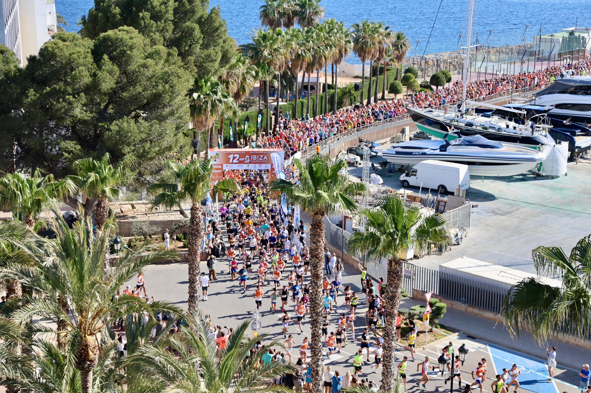 Salida de la prueba de 12 km Santa Eulria Ibiza Marathon.