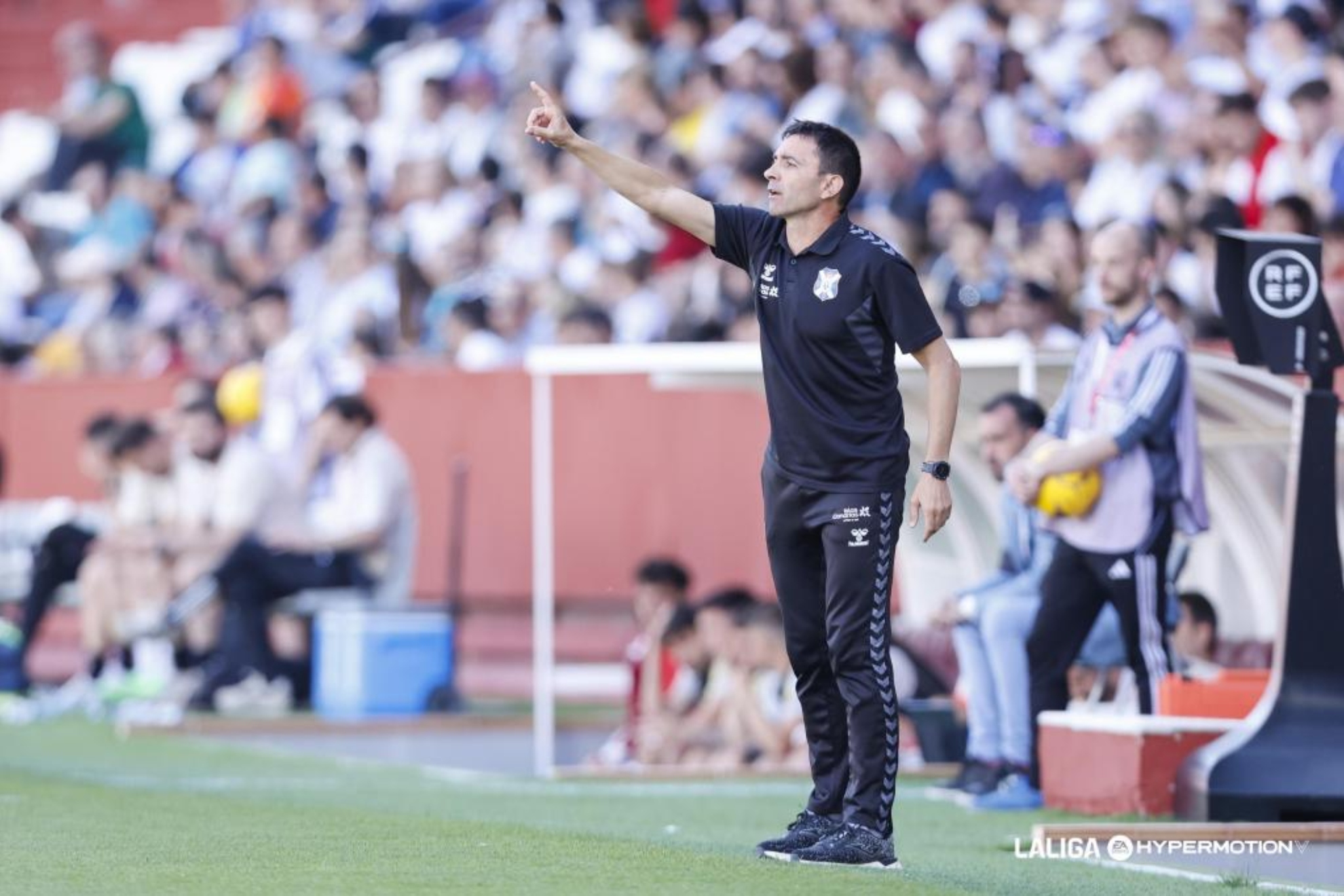 Asier Garitano da órdenes durante el partido ante el Albacete en el Belmonte.