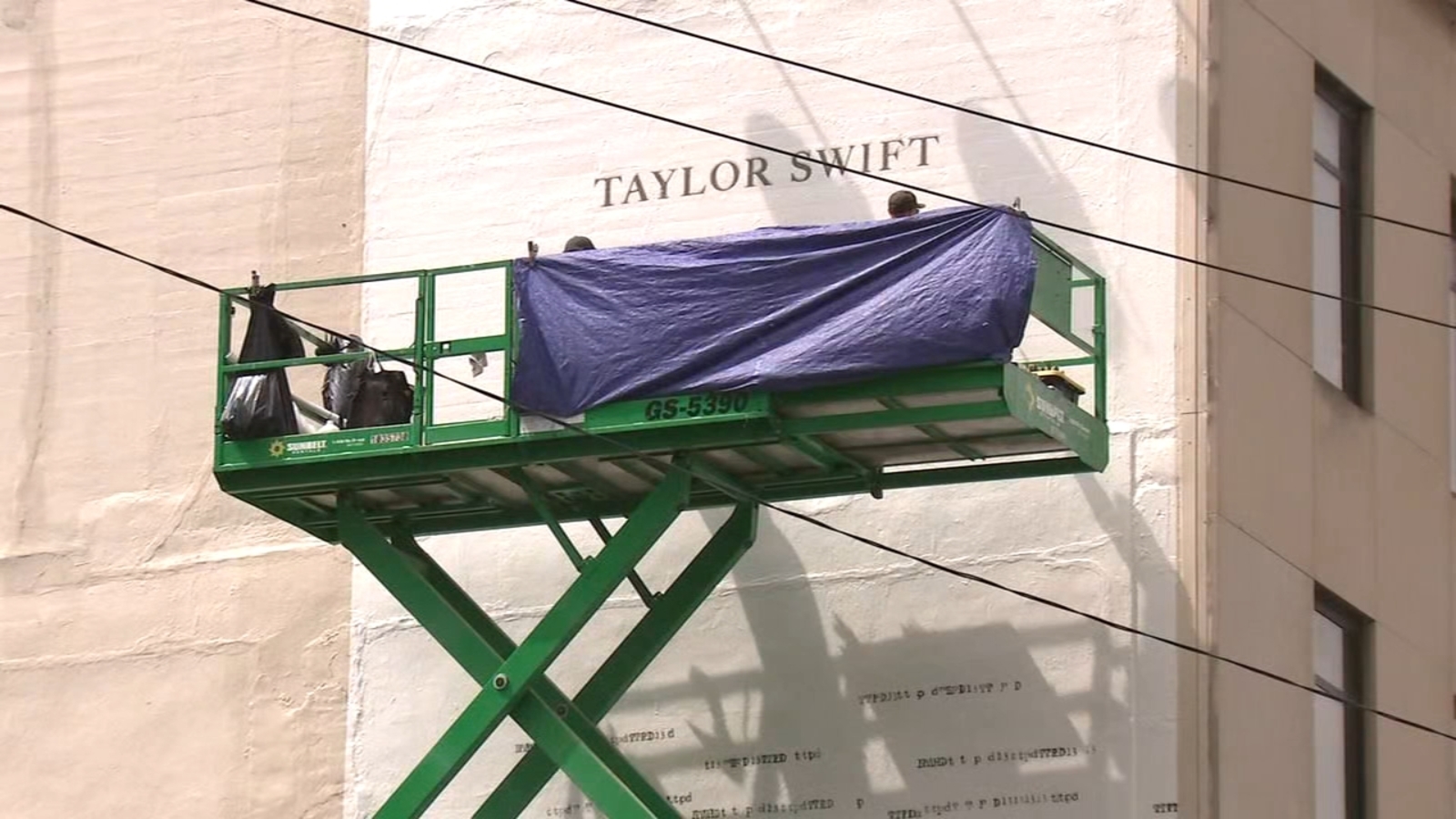 Taylor Swifts mysterious QR code with a link to a strange page appears on Chicago building