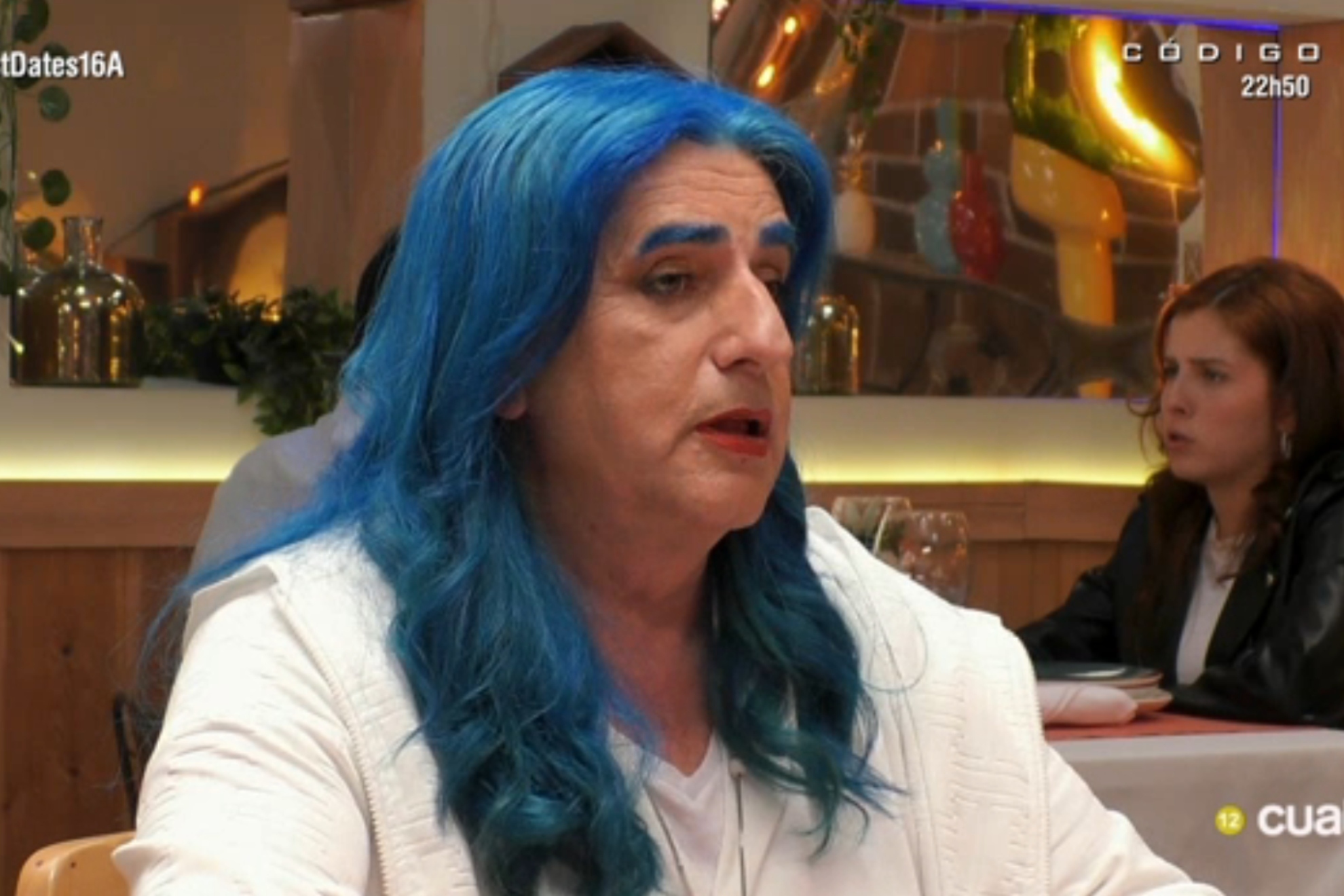 Paqui, una soltera transexual, deja impactada a su cita: Me encanta tu color de pelo, las cejas