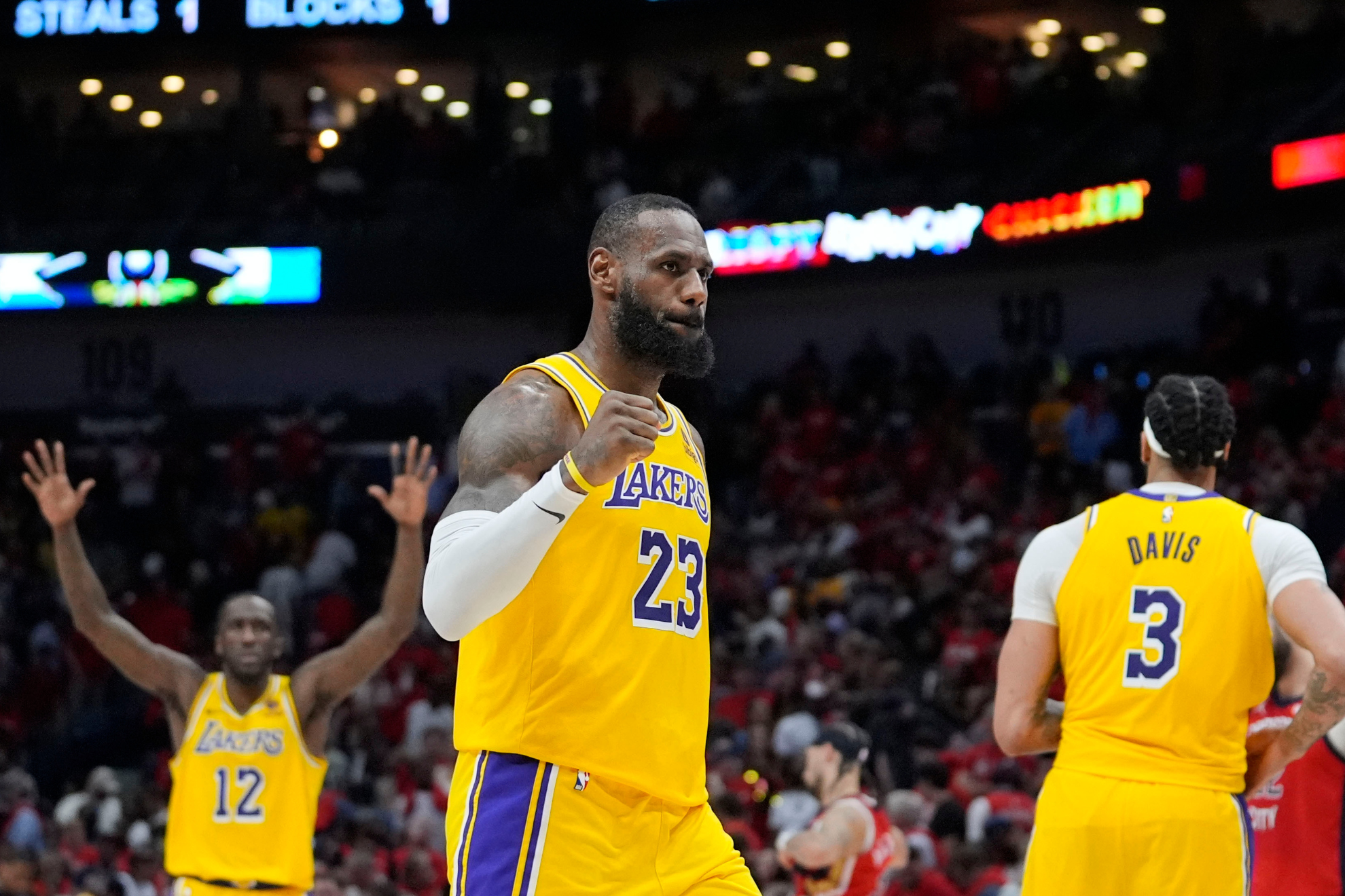 LeBron James worried Lakers fans after a dangerous play with Zion Williamson
