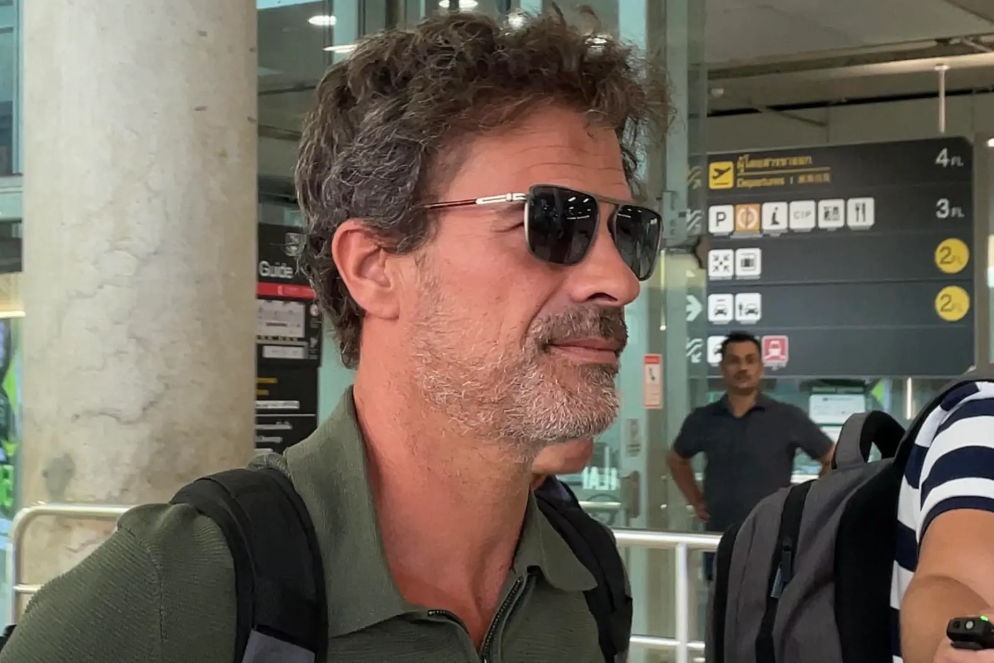 Rodolfo Sancho en el aeropuerto