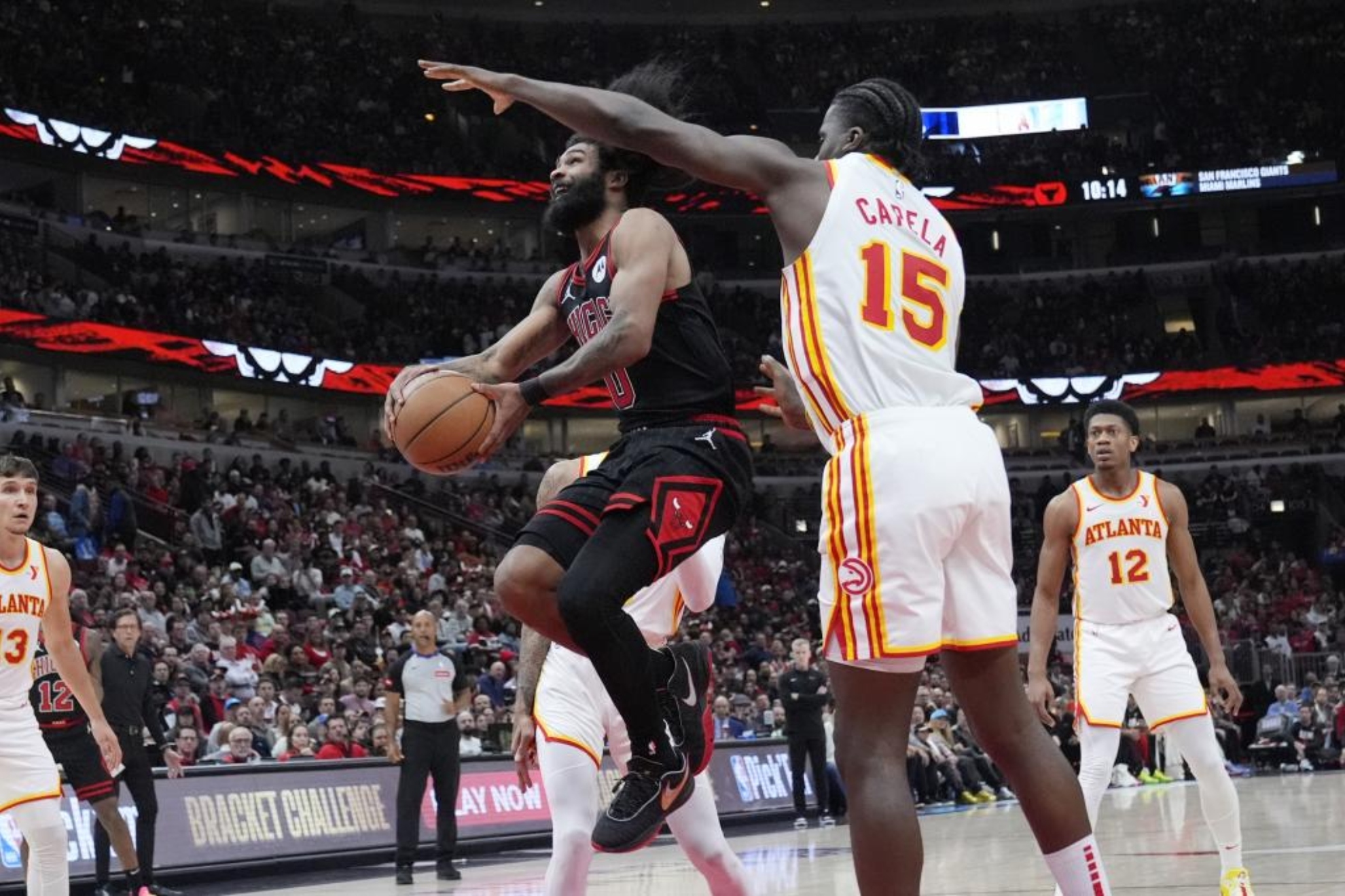 La fiebre anotadora del imitador de Michael Jordan propulsa a los Chicago Bulls