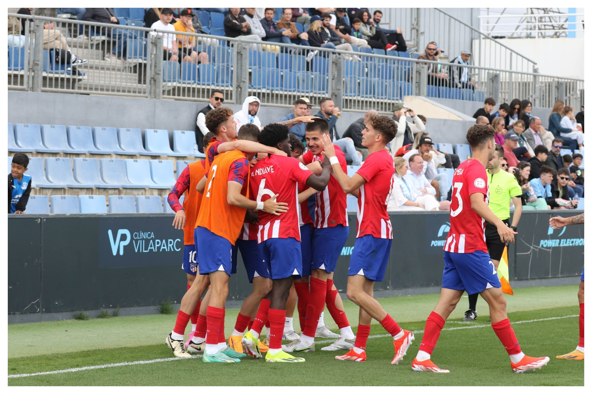Los jugadores del Atl�tico de Madrid B celebran el gol de la victoria ante el Ibiza.