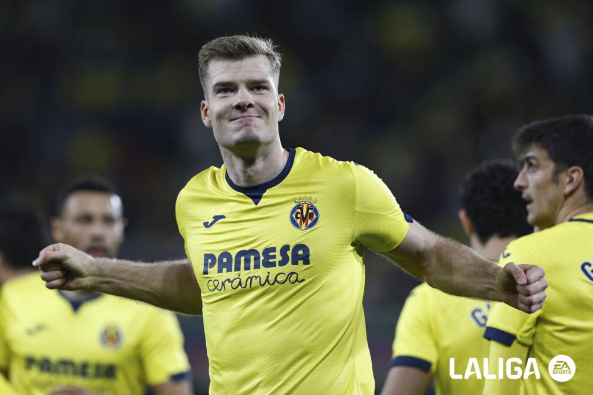 Sorloth celebrando un gol con el Villarreal.
